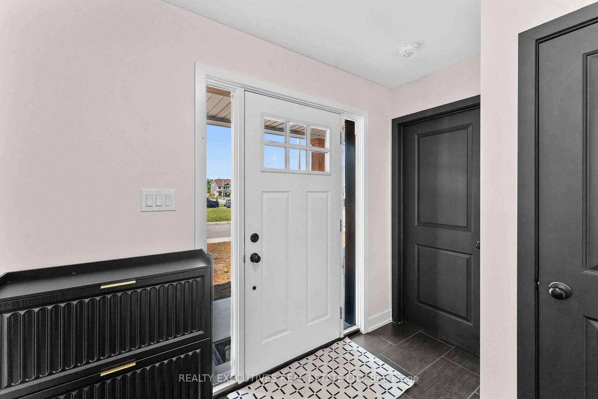Photo 4 of 31 Whitcomb Crescent, Smiths Falls, Smiths Falls — HOMEH