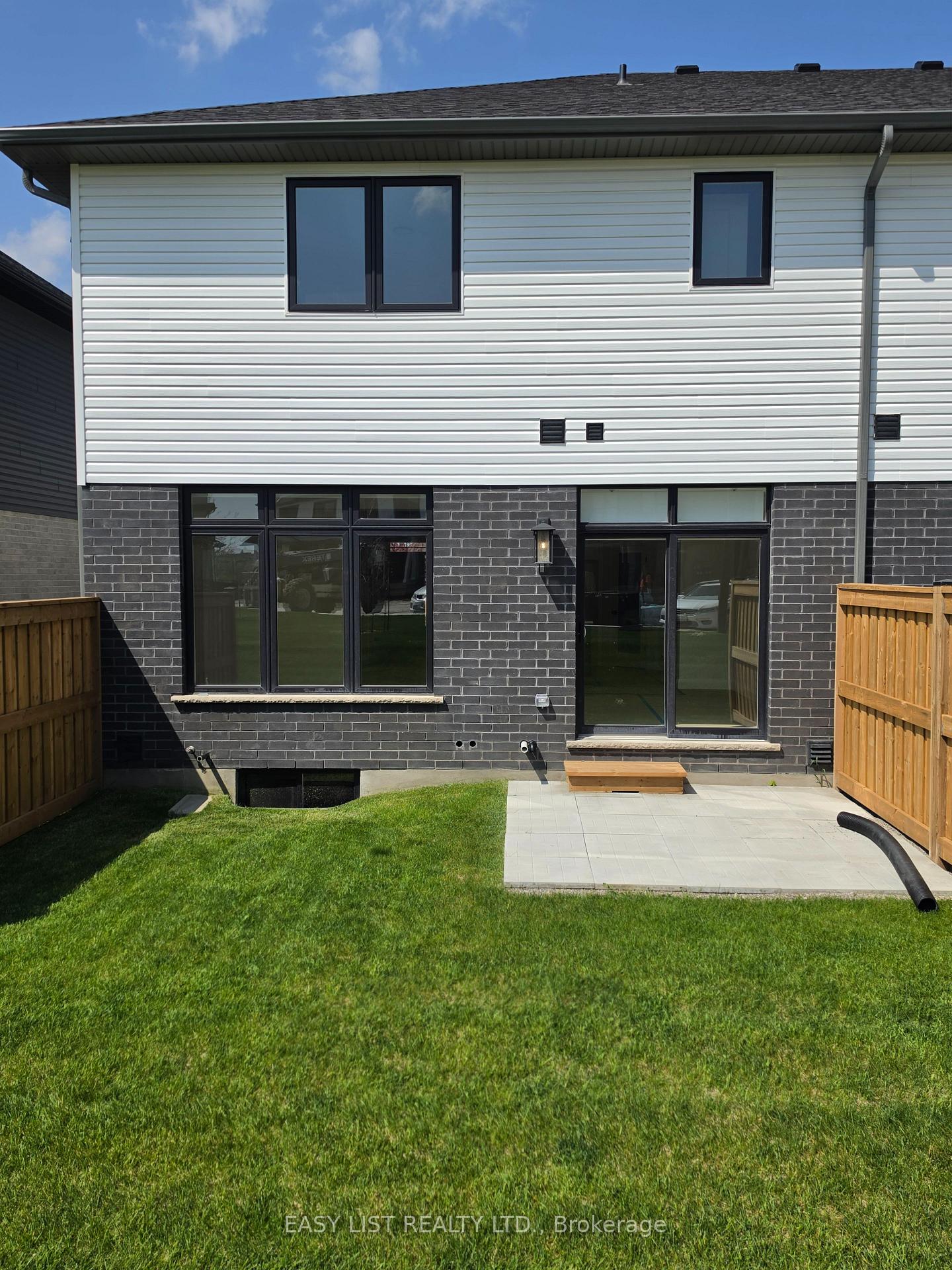 Photo 3 of Unit 43, 55 Teal Drive, Guelph, Kortright Hills — HOMEH