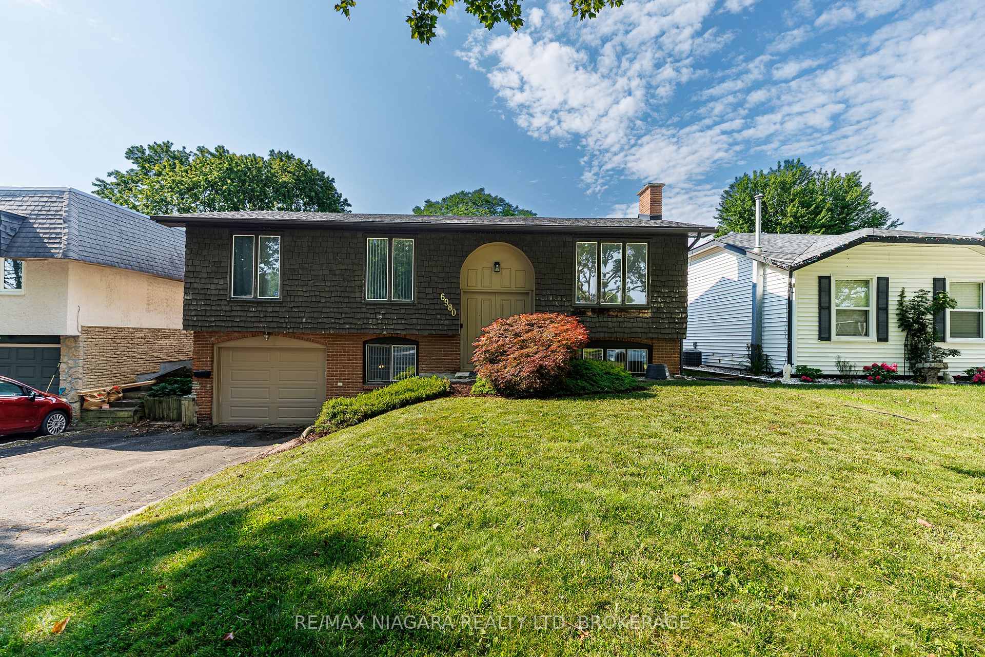 Photo 4 of 6980 Dolphin Street, Niagara Falls, Morrison — HOMEH
