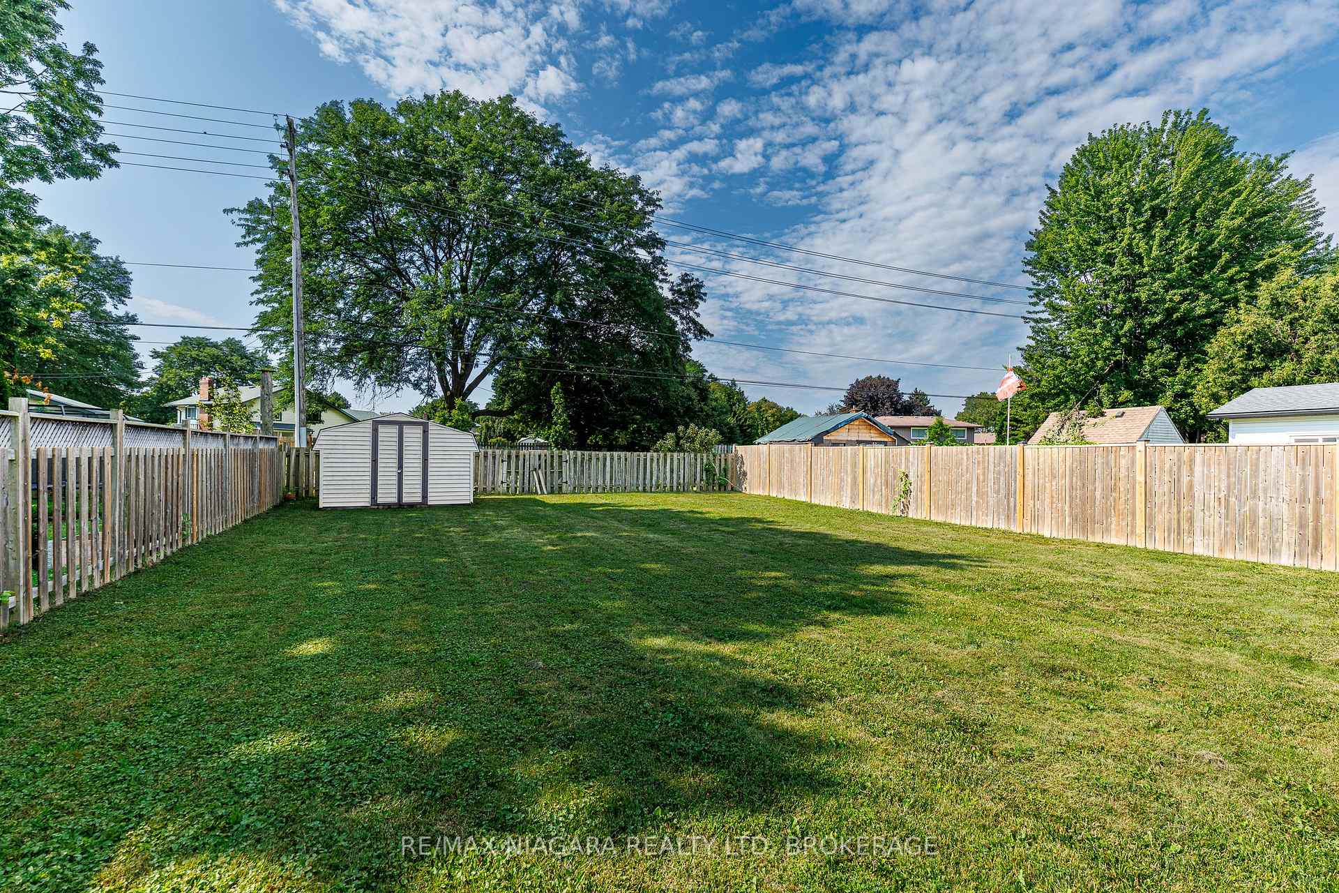 Photo 10 of 6980 Dolphin Street, Niagara Falls, Morrison — HOMEH