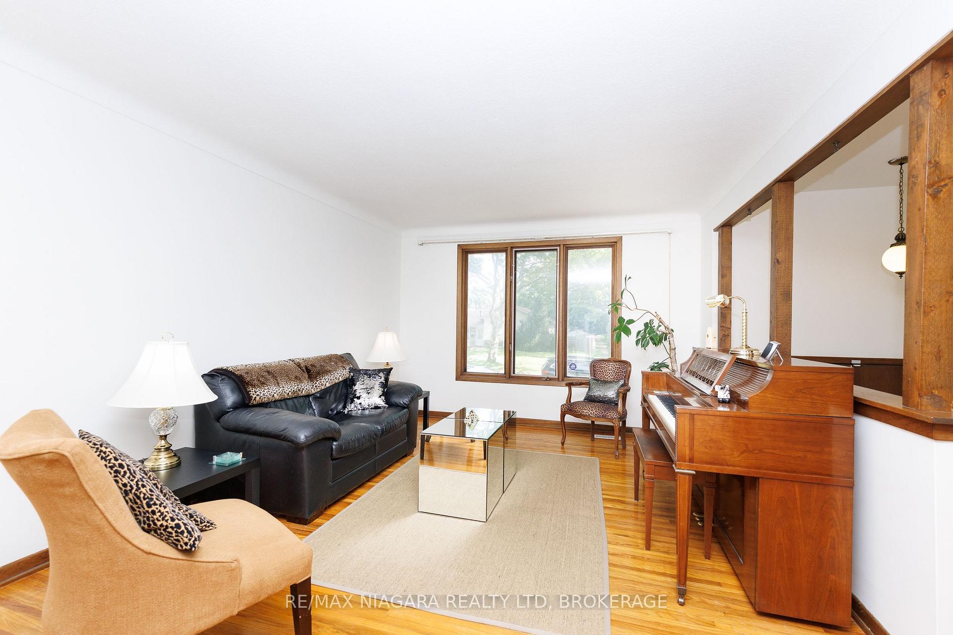 Photo 16 of 6980 Dolphin Street, Niagara Falls, Morrison — HOMEH