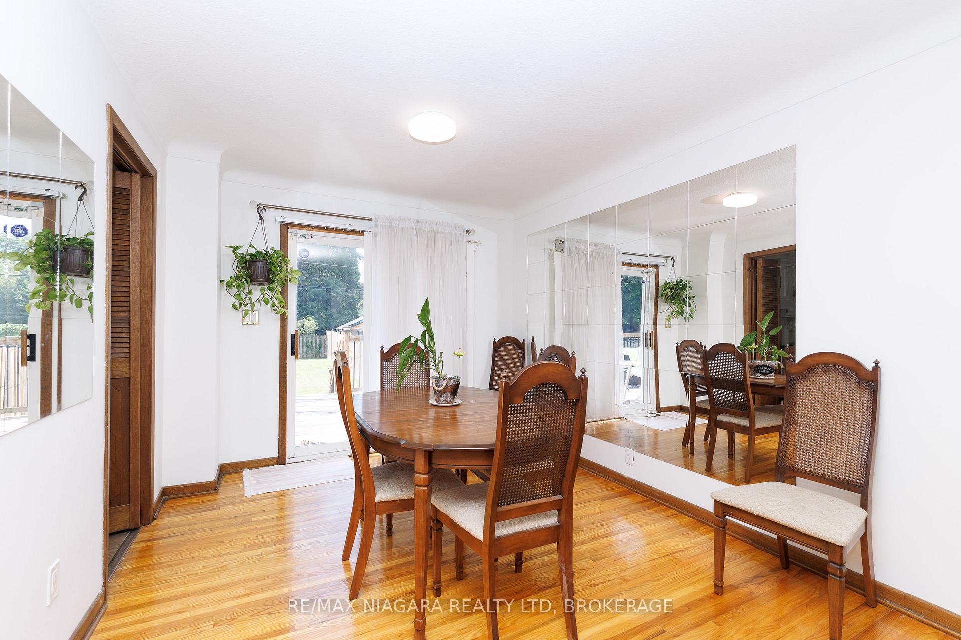 Photo 17 of 6980 Dolphin Street, Niagara Falls, Morrison — HOMEH