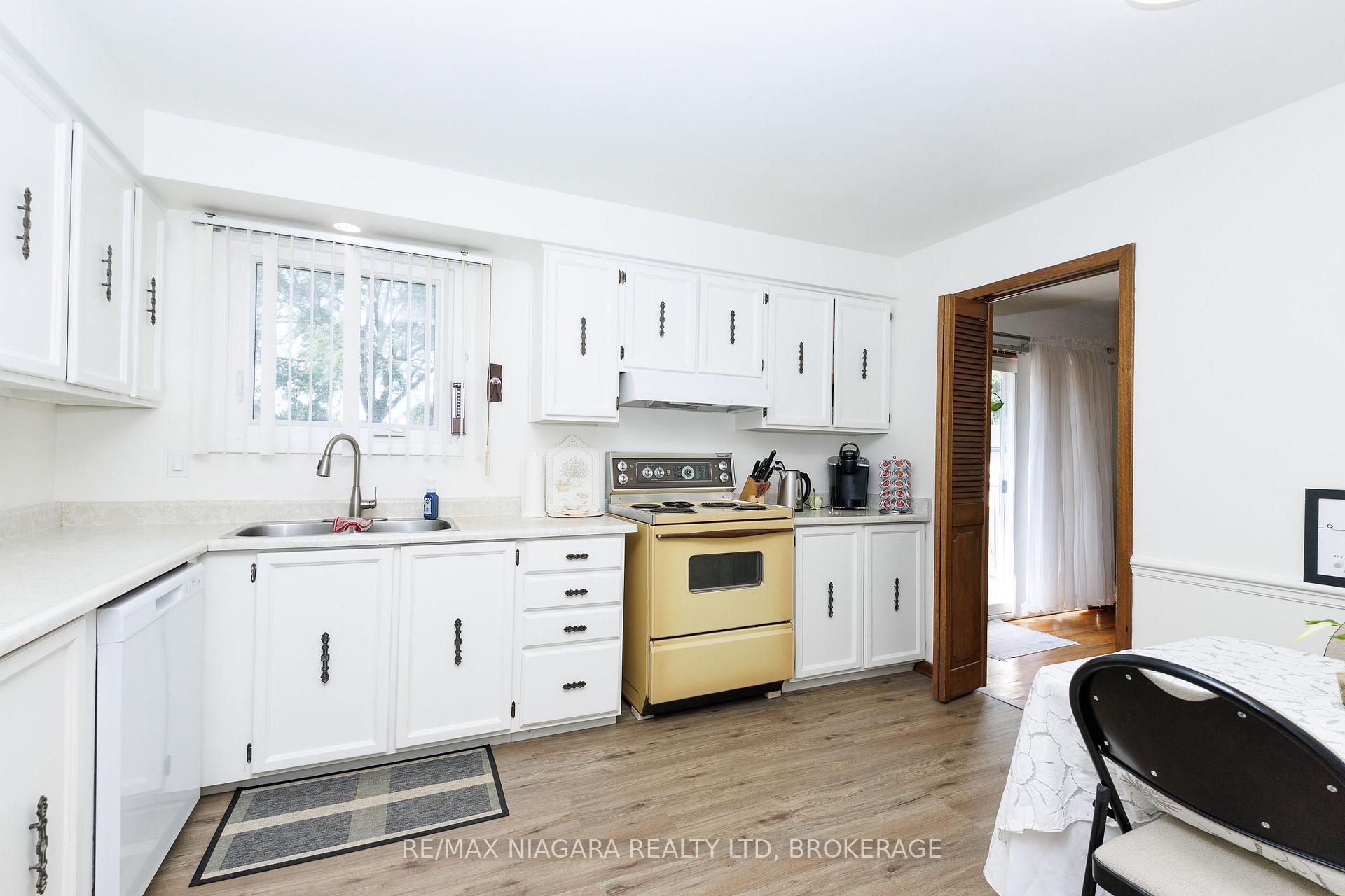 Photo 19 of 6980 Dolphin Street, Niagara Falls, Morrison — HOMEH