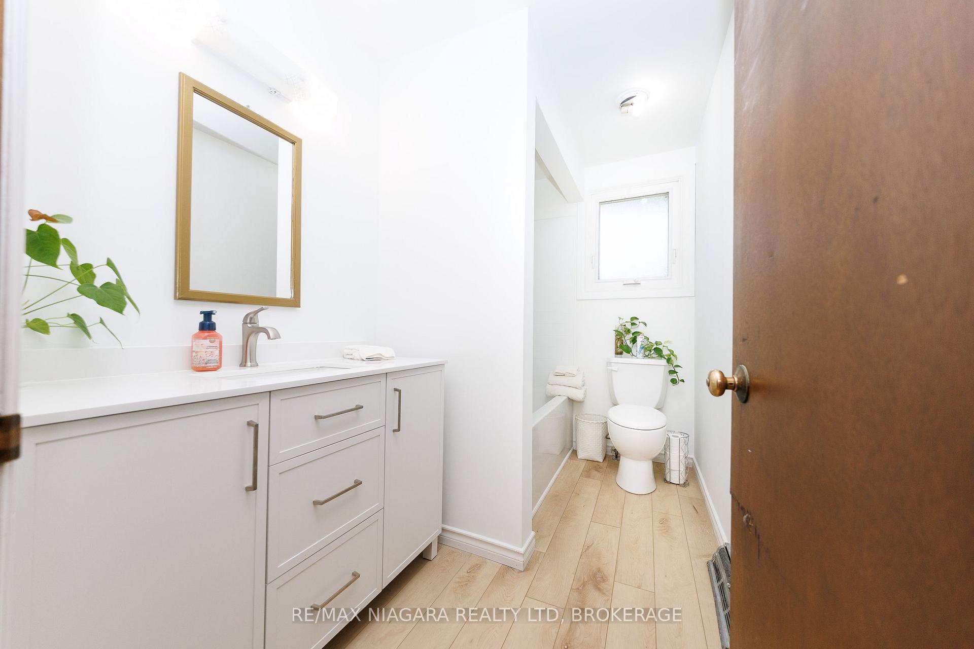Photo 22 of 6980 Dolphin Street, Niagara Falls, Morrison — HOMEH