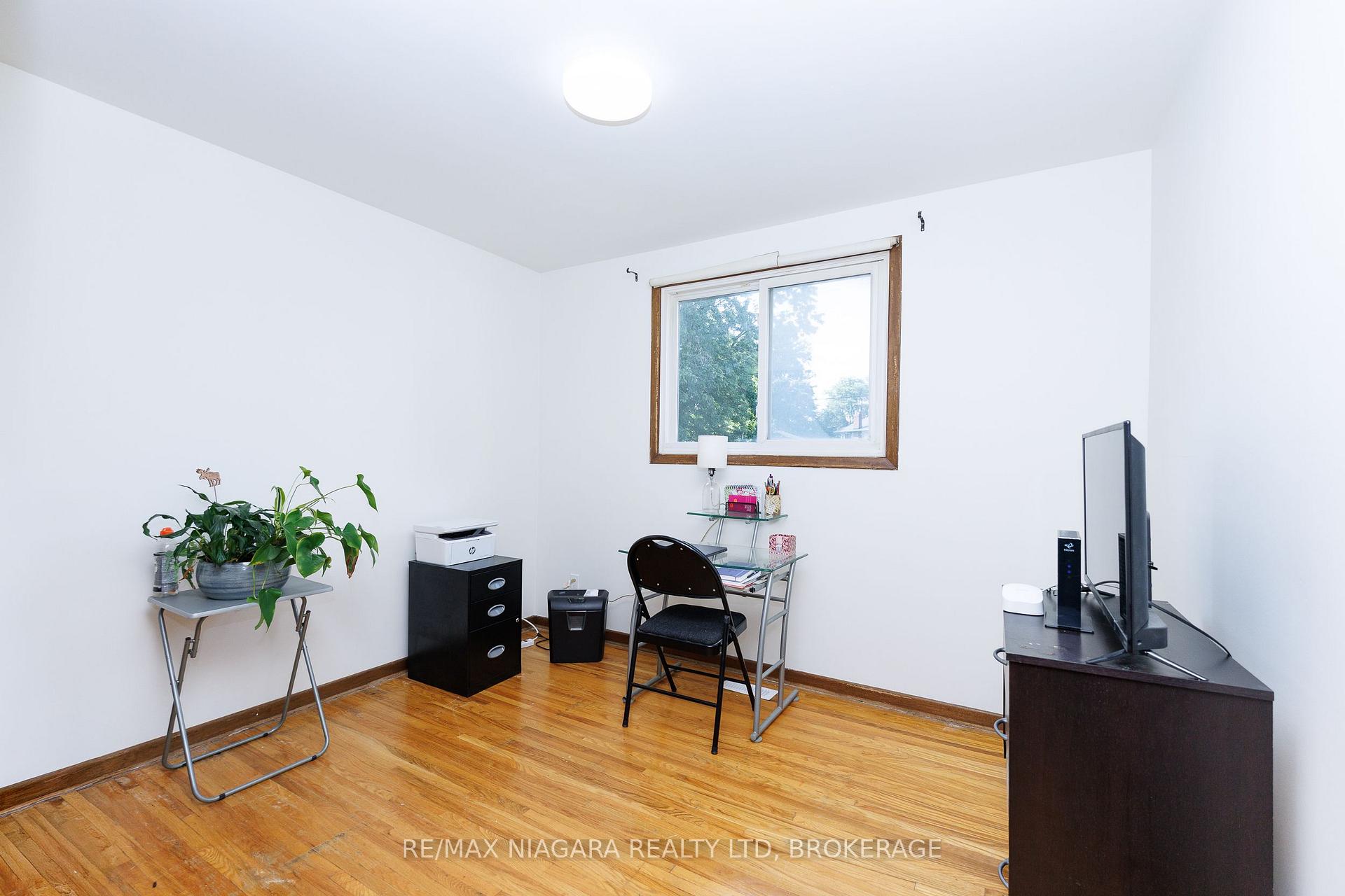 Photo 25 of 6980 Dolphin Street, Niagara Falls, Morrison — HOMEH
