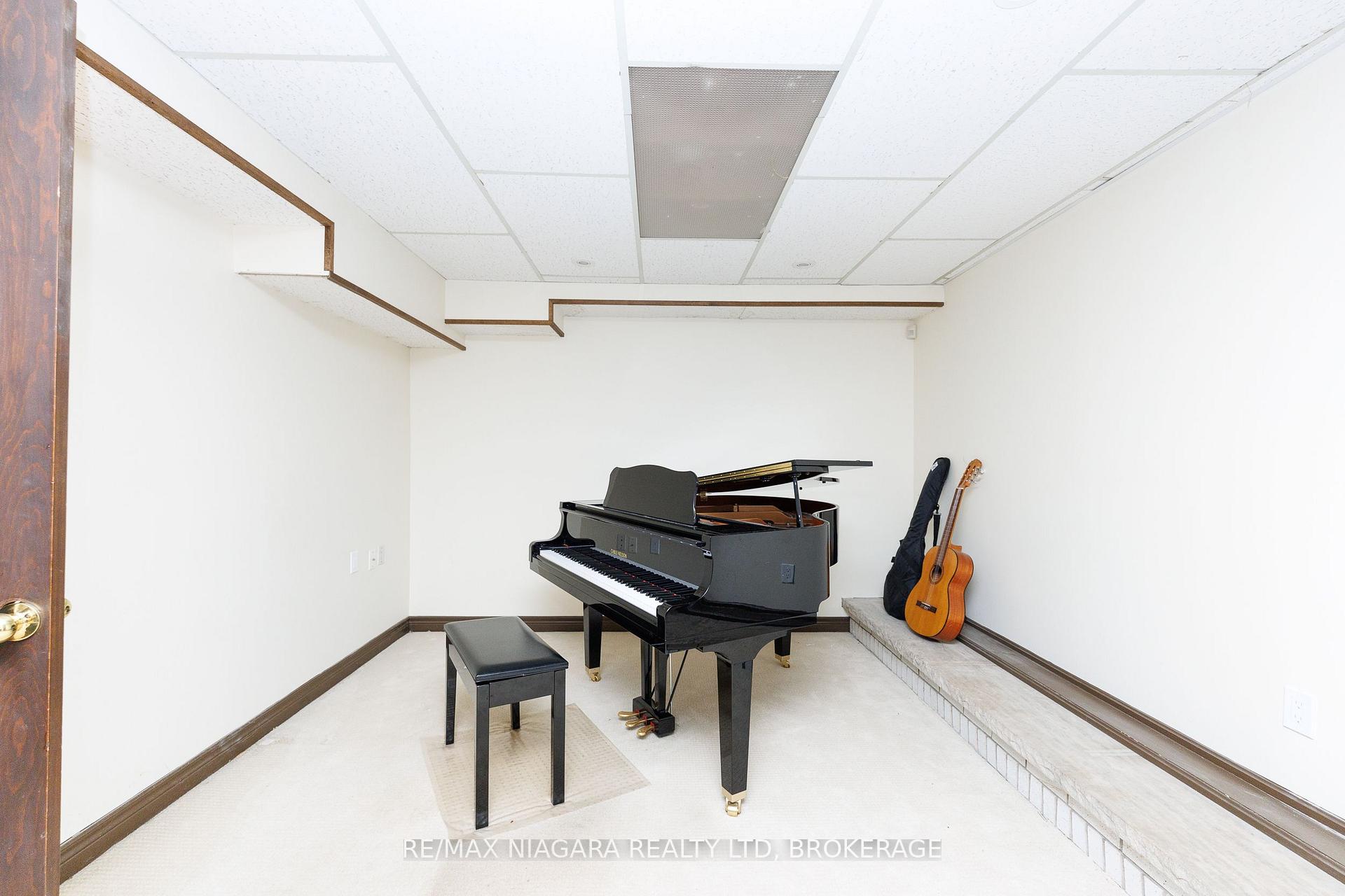 Photo 30 of 6980 Dolphin Street, Niagara Falls, Morrison — HOMEH