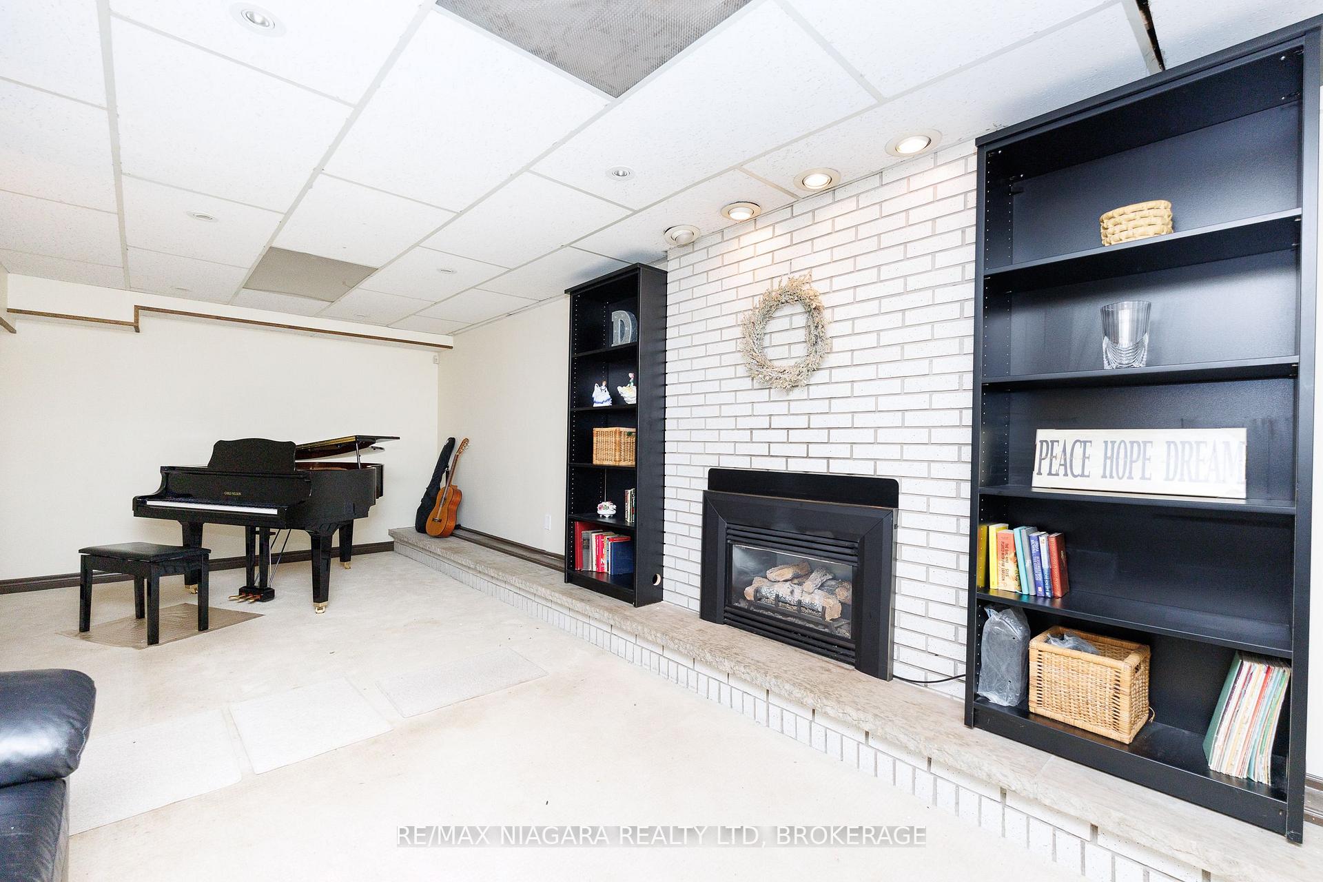 Photo 31 of 6980 Dolphin Street, Niagara Falls, Morrison — HOMEH