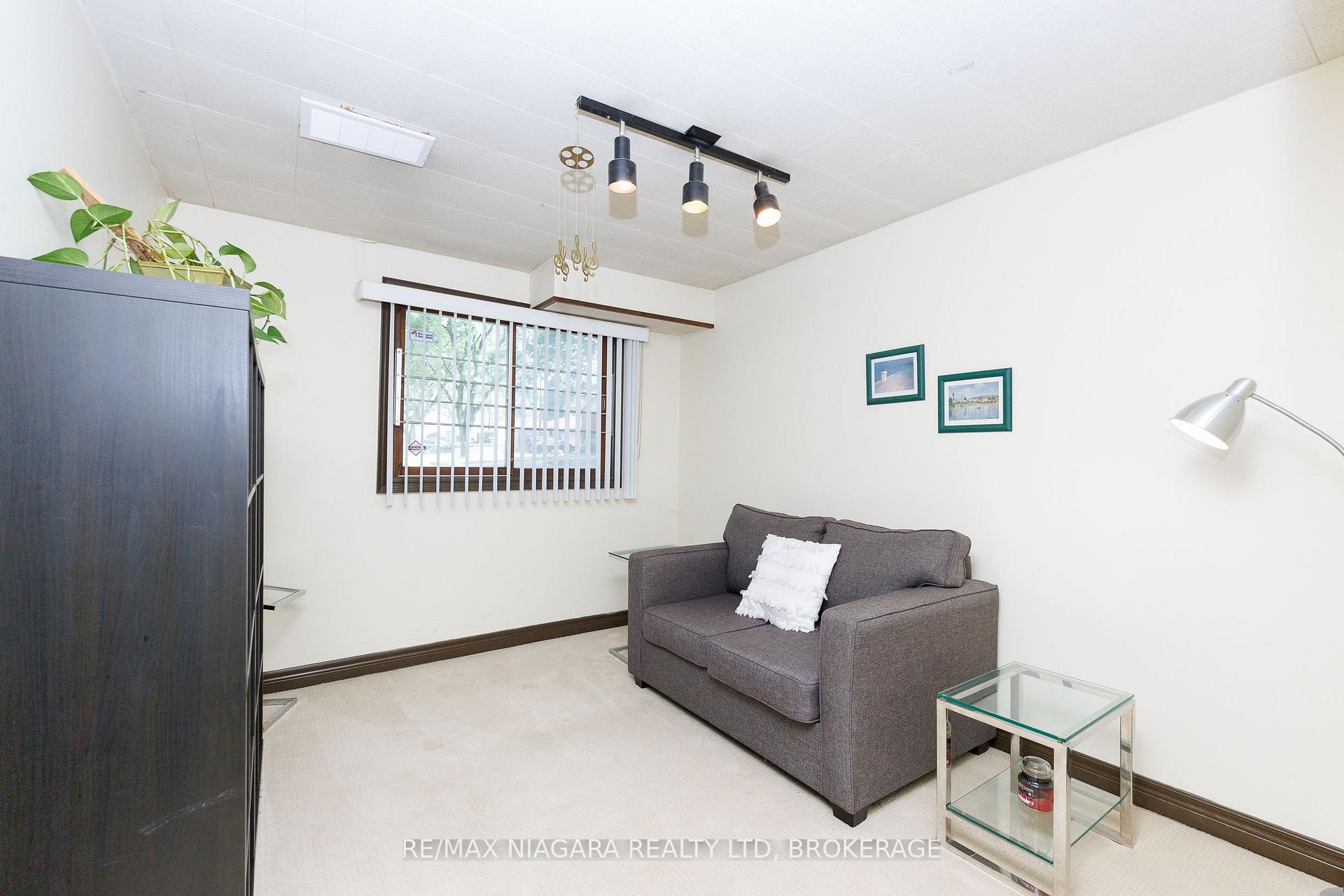 Photo 33 of 6980 Dolphin Street, Niagara Falls, Morrison — HOMEH