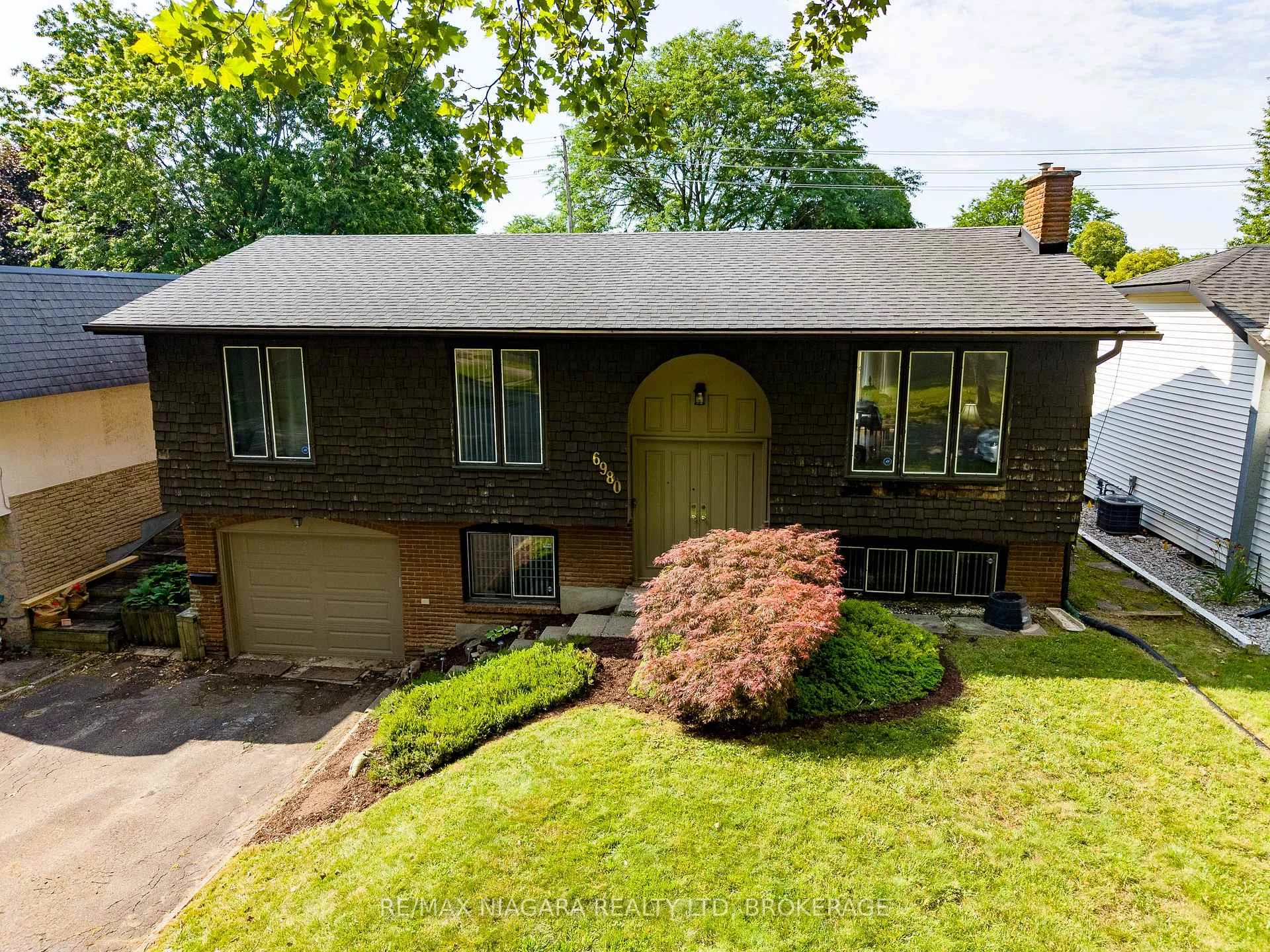 Photo 3 of 6980 Dolphin Street, Niagara Falls, Morrison — HOMEH