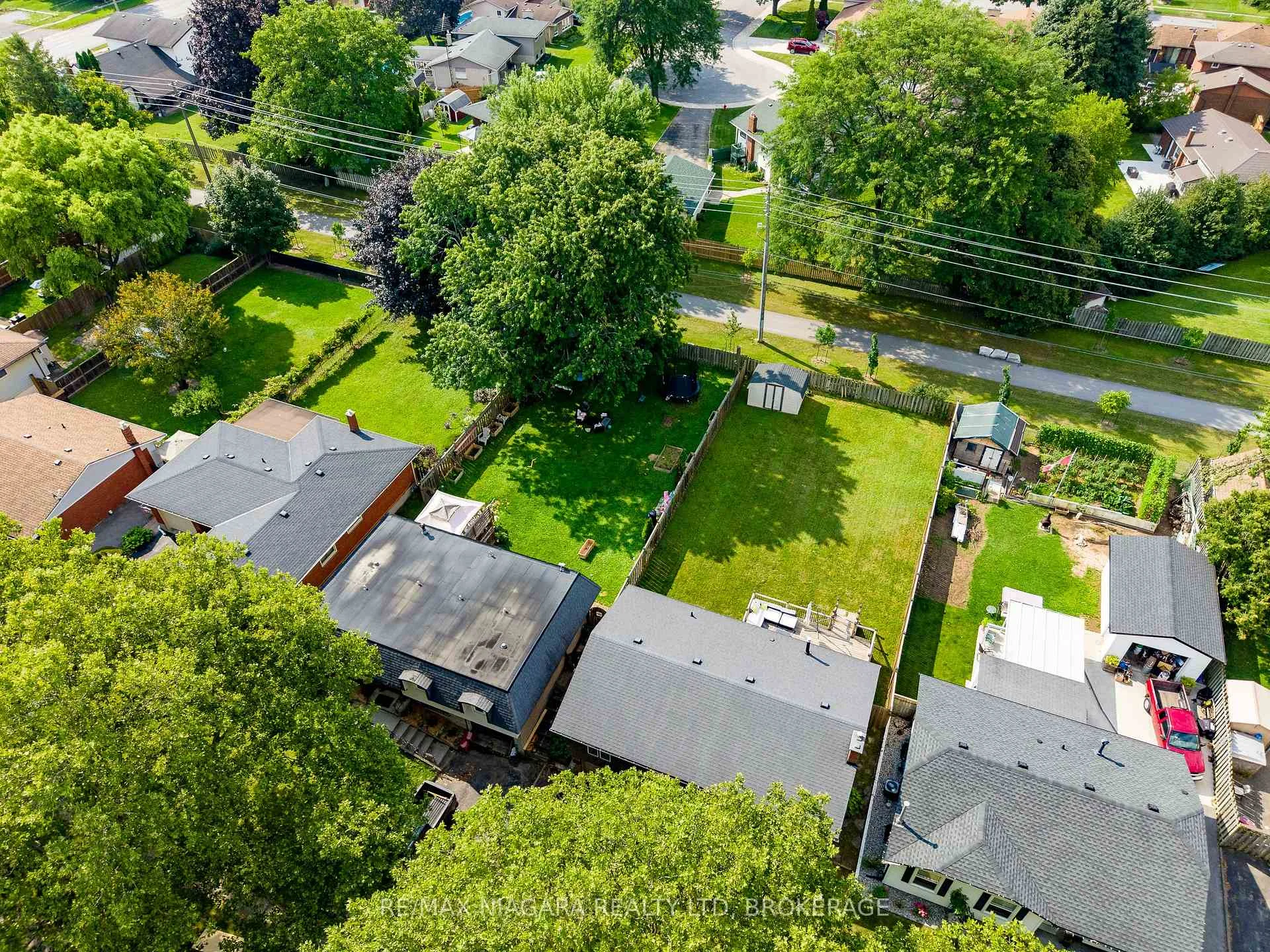 Photo 6 of 6980 Dolphin Street, Niagara Falls, Morrison — HOMEH