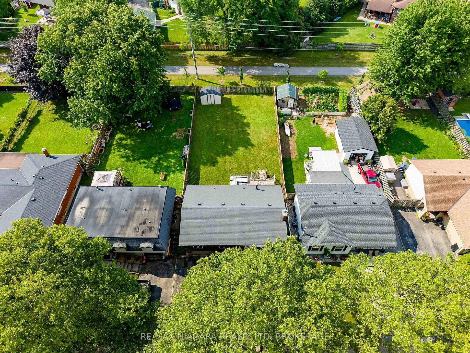 Photo 7 of 6980 Dolphin Street, Niagara Falls, Morrison — HOMEH