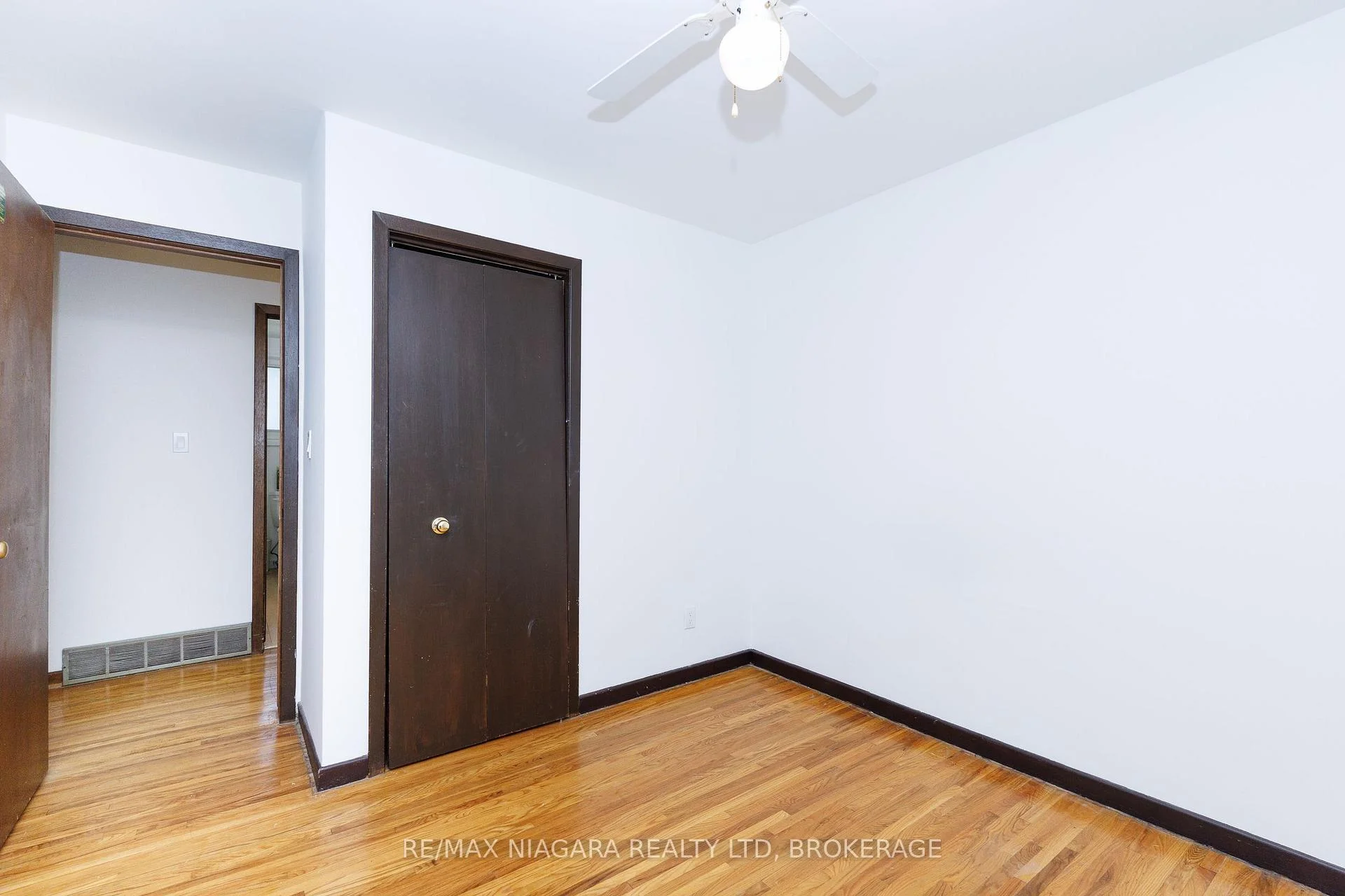 Photo 29 of 6980 Dolphin Street, Niagara Falls, Morrison — HOMEH