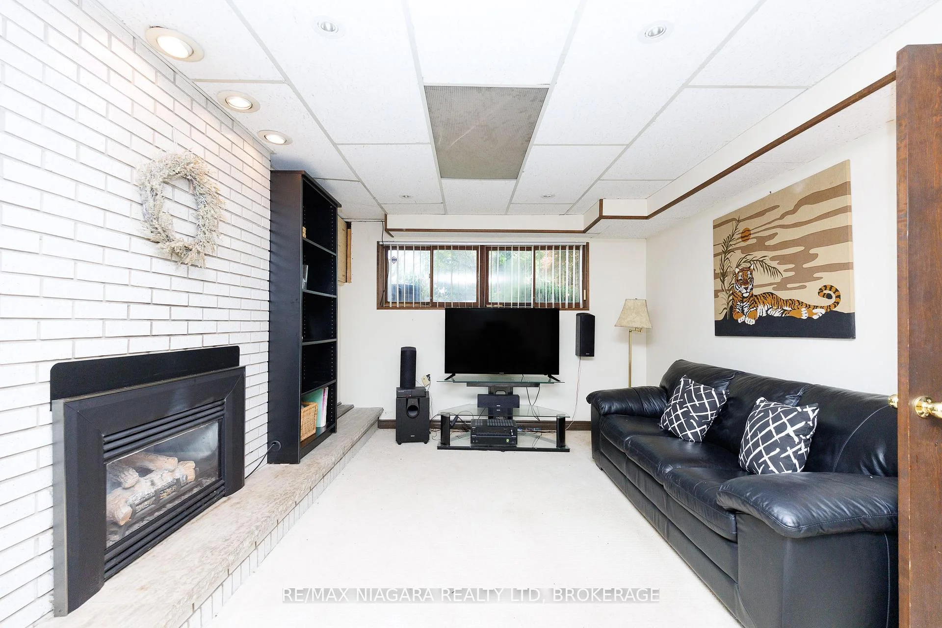 Photo 38 of 6980 Dolphin Street, Niagara Falls, Morrison — HOMEH
