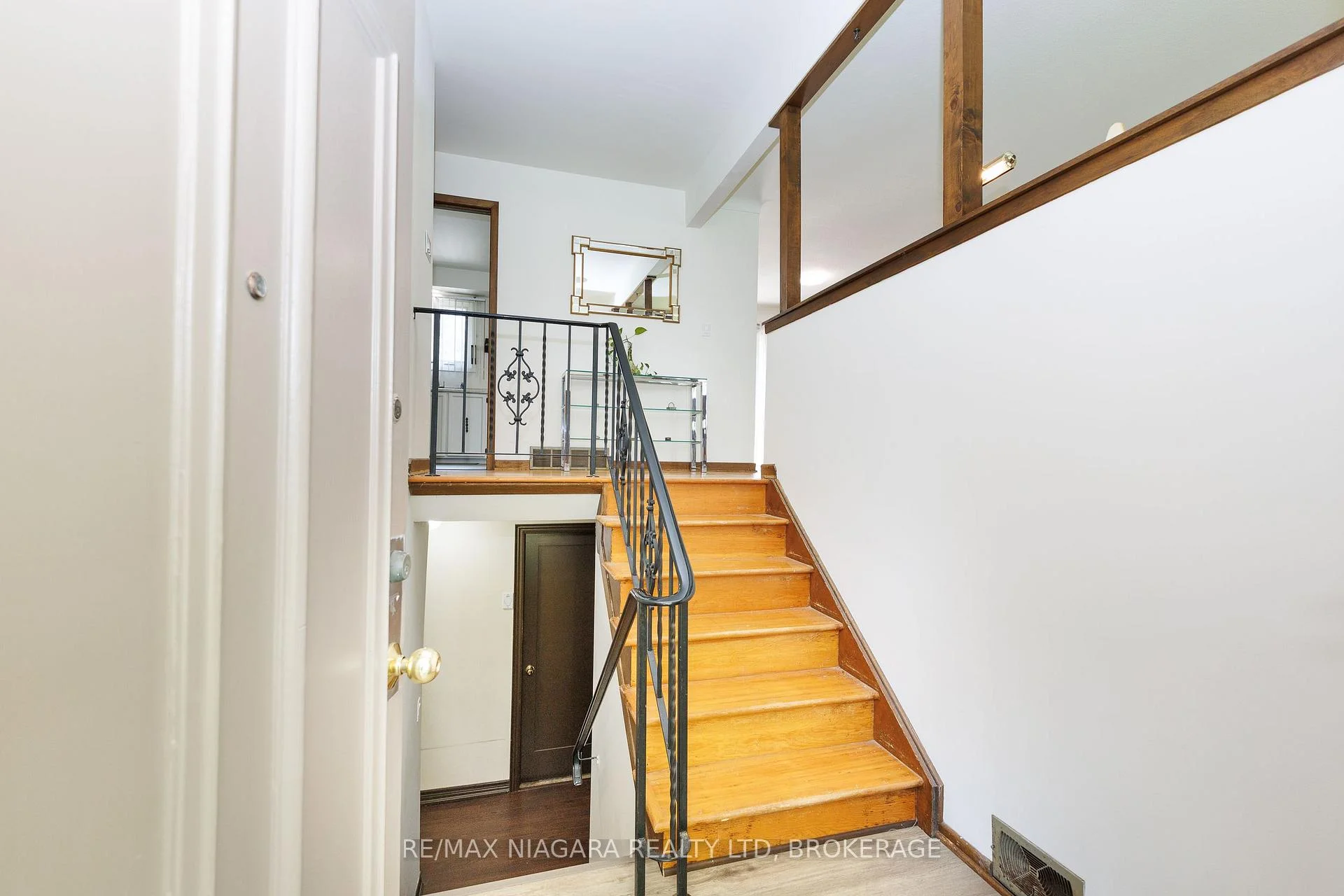 Photo 39 of 6980 Dolphin Street, Niagara Falls, Morrison — HOMEH