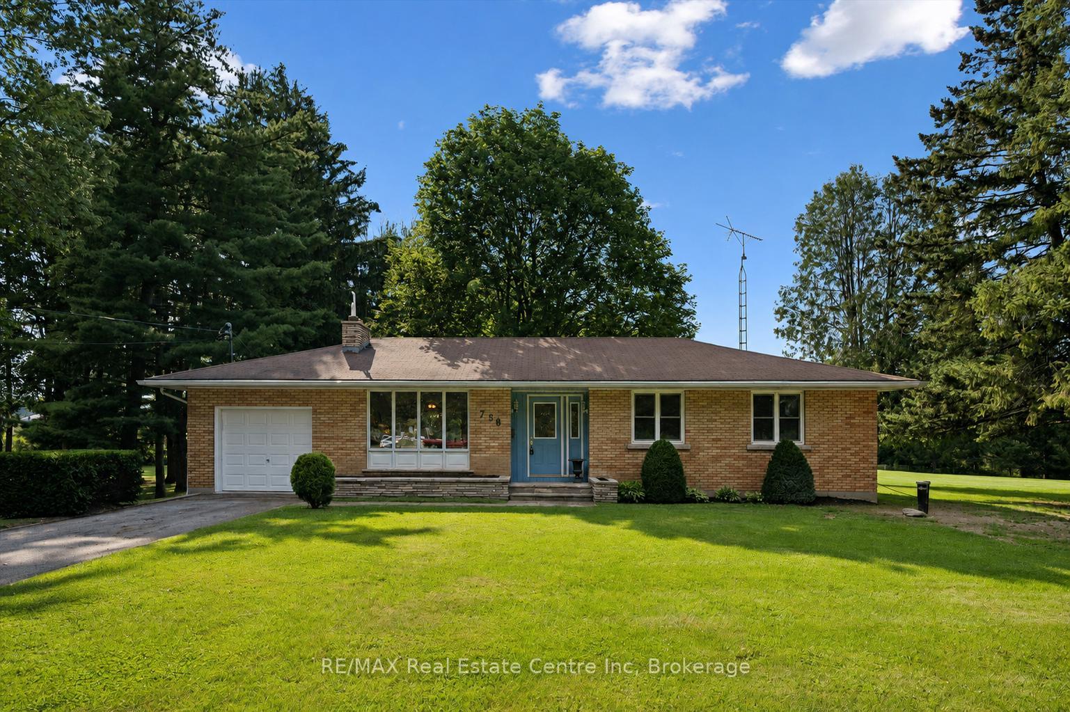 Front of 756 Eramosa Road