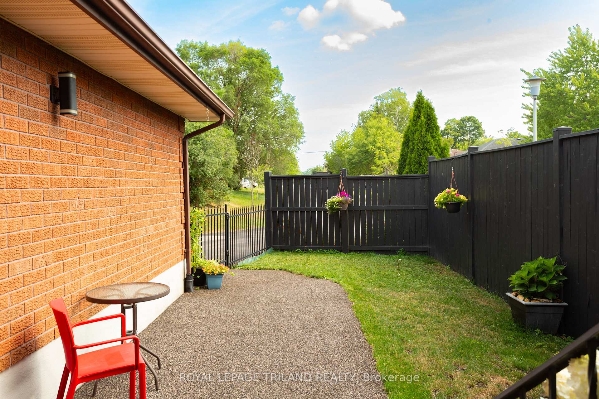 Photo 3 of 419 Mcnay Place, London, East A — HOMEH