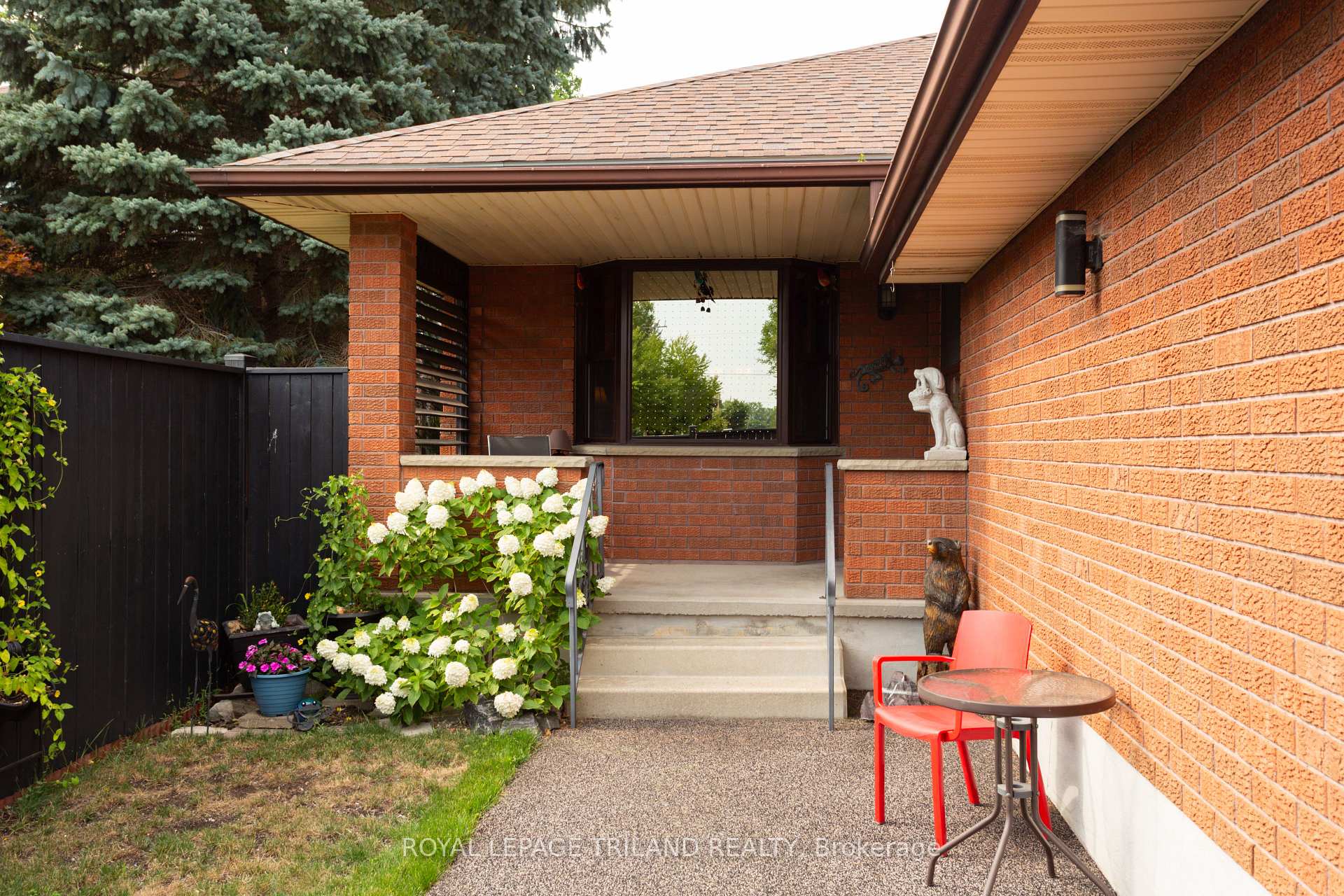Photo 4 of 419 Mcnay Place, London, East A — HOMEH