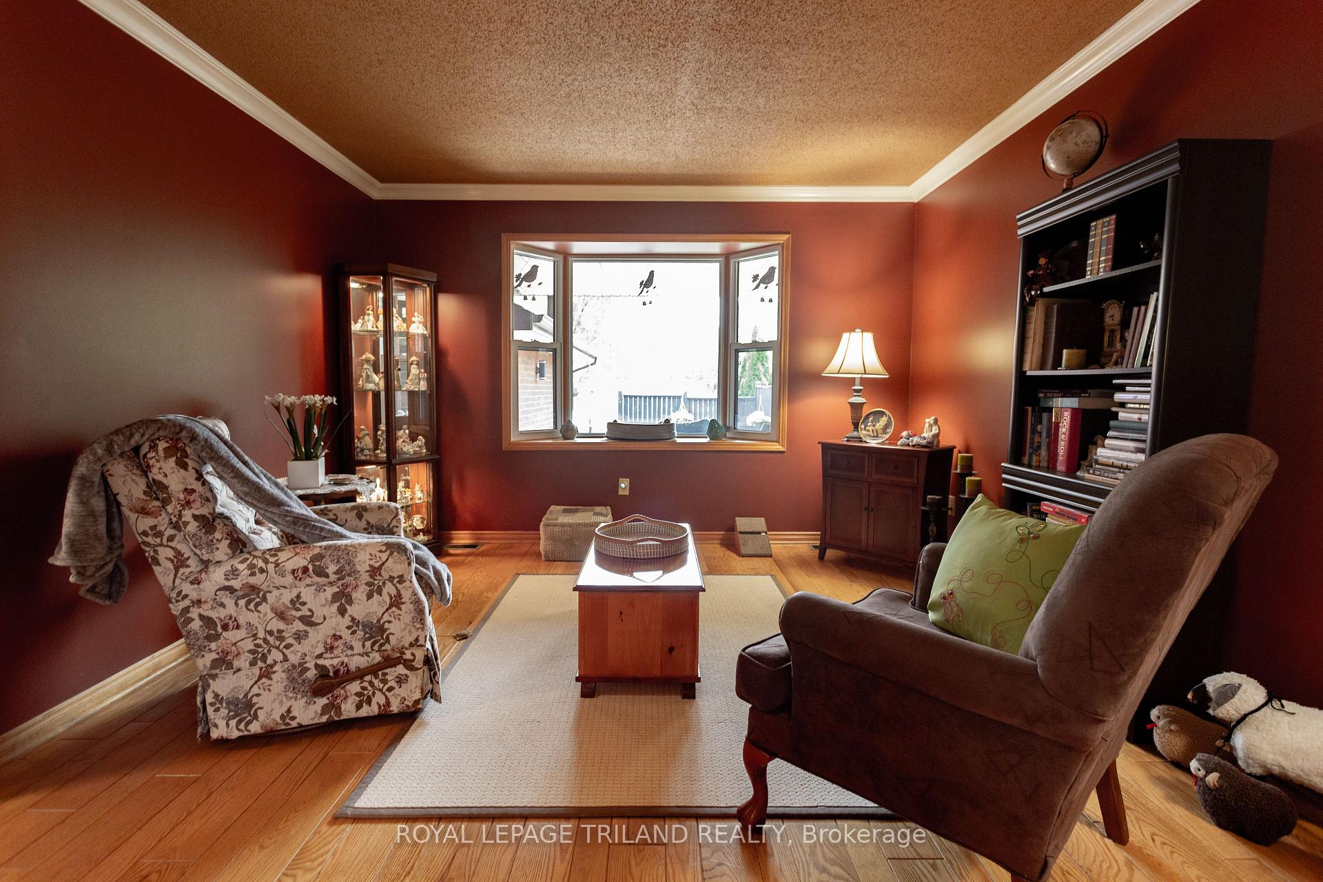 Photo 8 of 419 Mcnay Place, London, East A — HOMEH