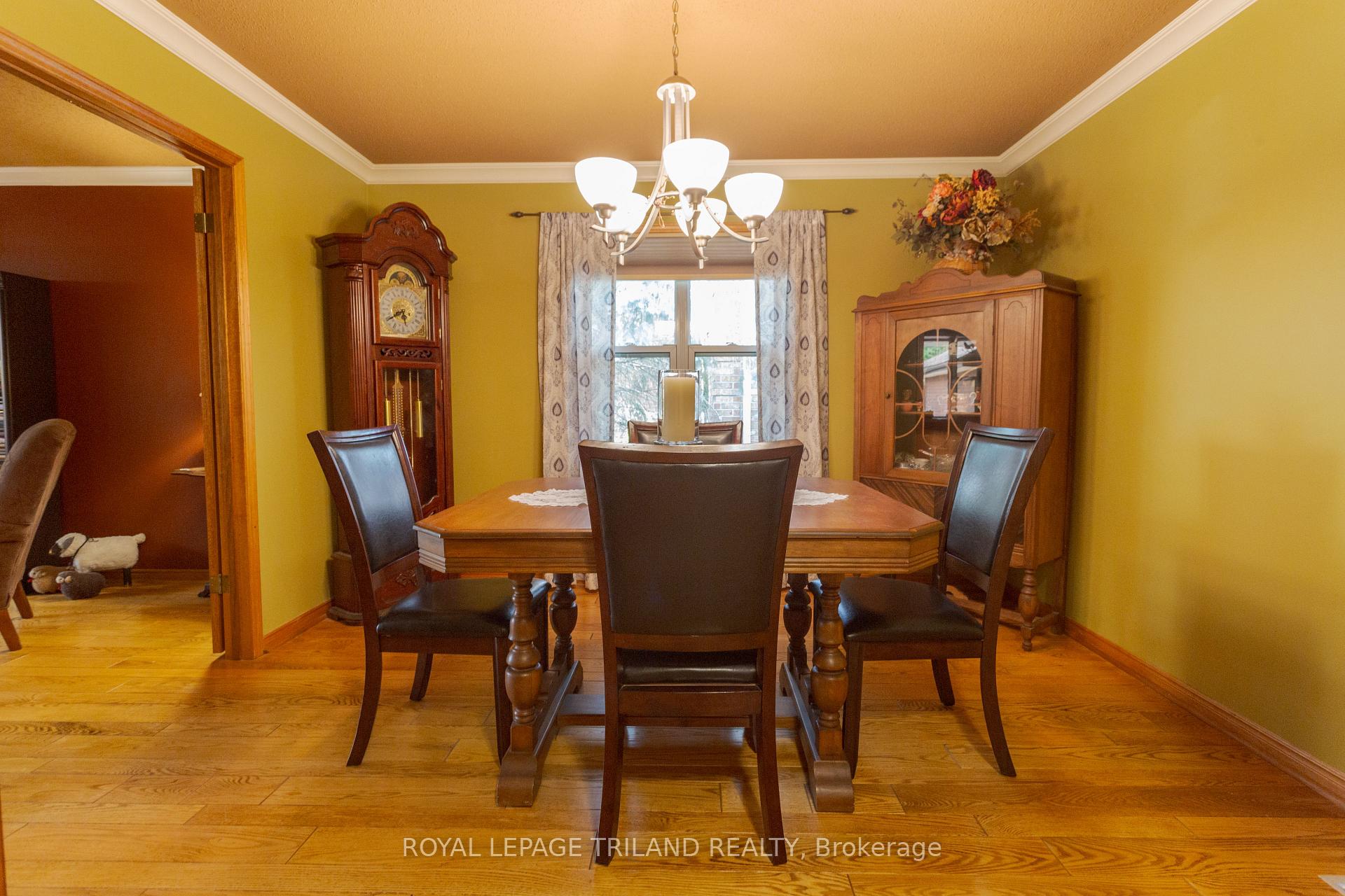 Photo 10 of 419 Mcnay Place, London, East A — HOMEH