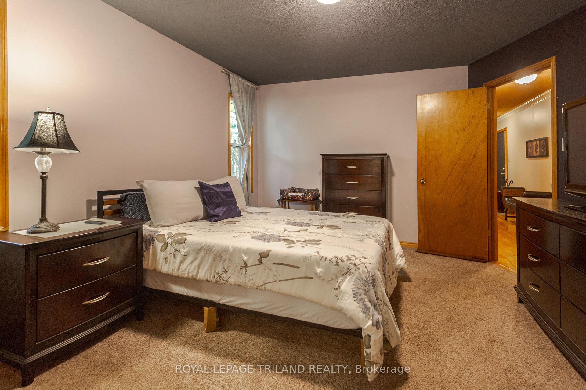 Photo 13 of 419 Mcnay Place, London, East A — HOMEH