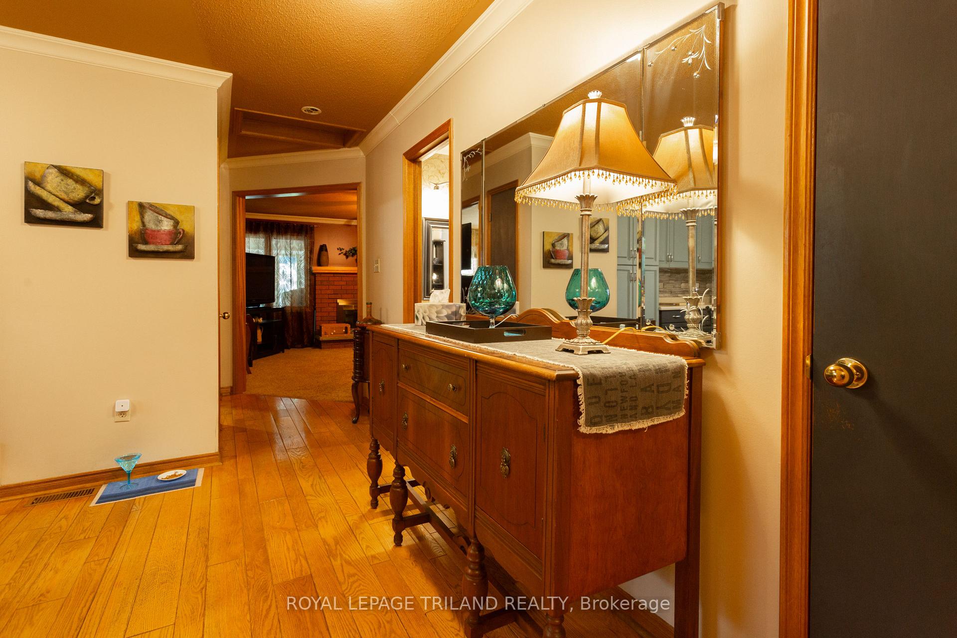Photo 17 of 419 Mcnay Place, London, East A — HOMEH