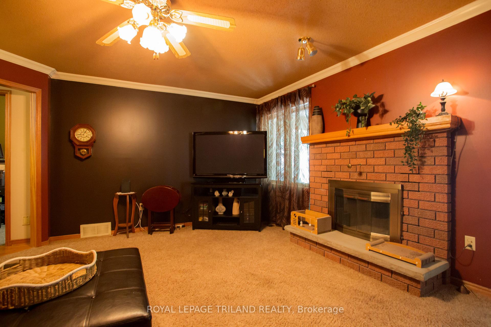 Photo 24 of 419 Mcnay Place, London, East A — HOMEH