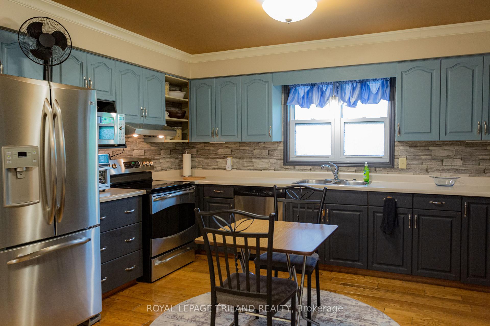 Photo 35 of 419 Mcnay Place, London, East A — HOMEH