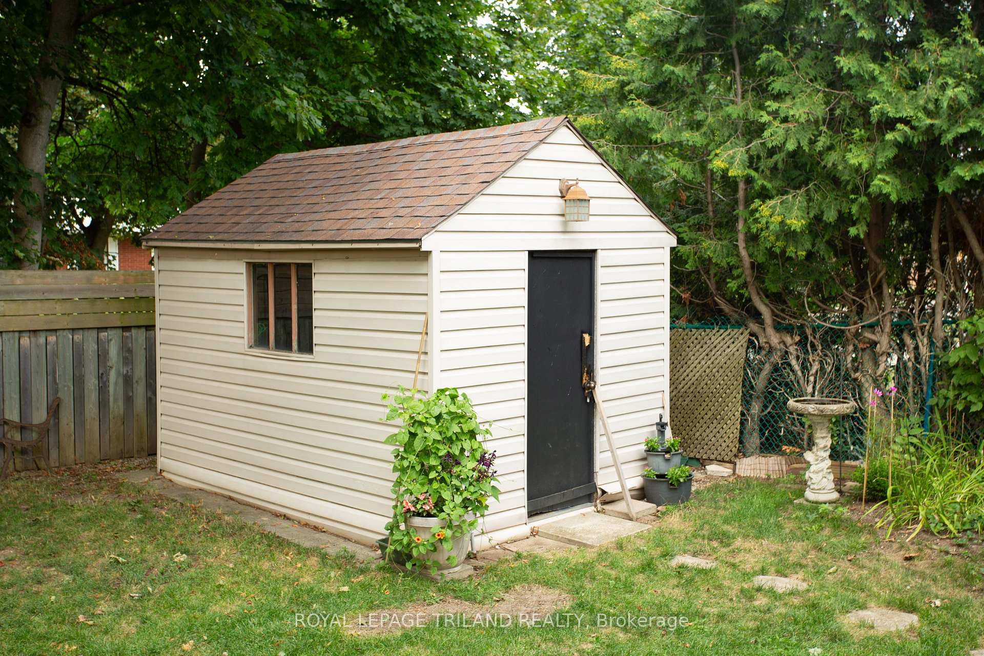Photo 37 of 419 Mcnay Place, London, East A — HOMEH