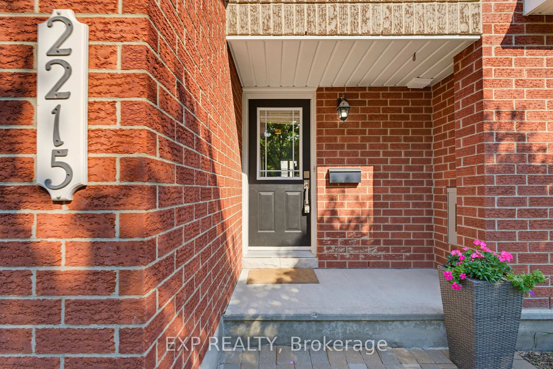 Photo 3 of 2215 Silverado Crescent, Ottawa, Avalon East — HOMEH