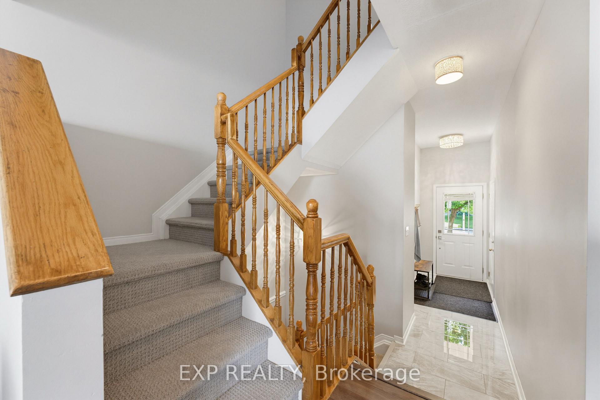 Photo 5 of 2215 Silverado Crescent, Ottawa, Avalon East — HOMEH