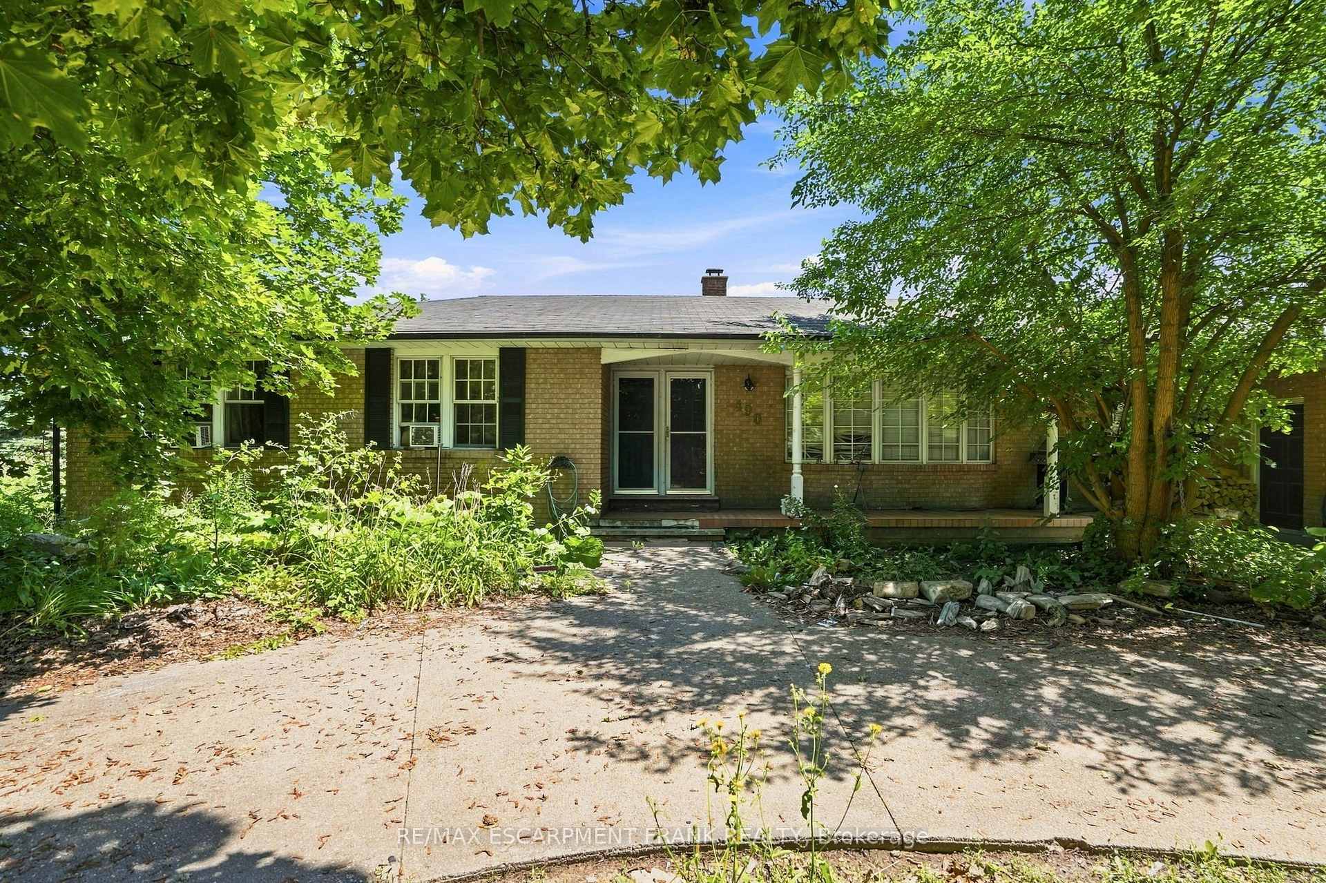 Photo 2 of 490 Tapleytown Road, Hamilton, Rural Stoney Creek — HOMEH