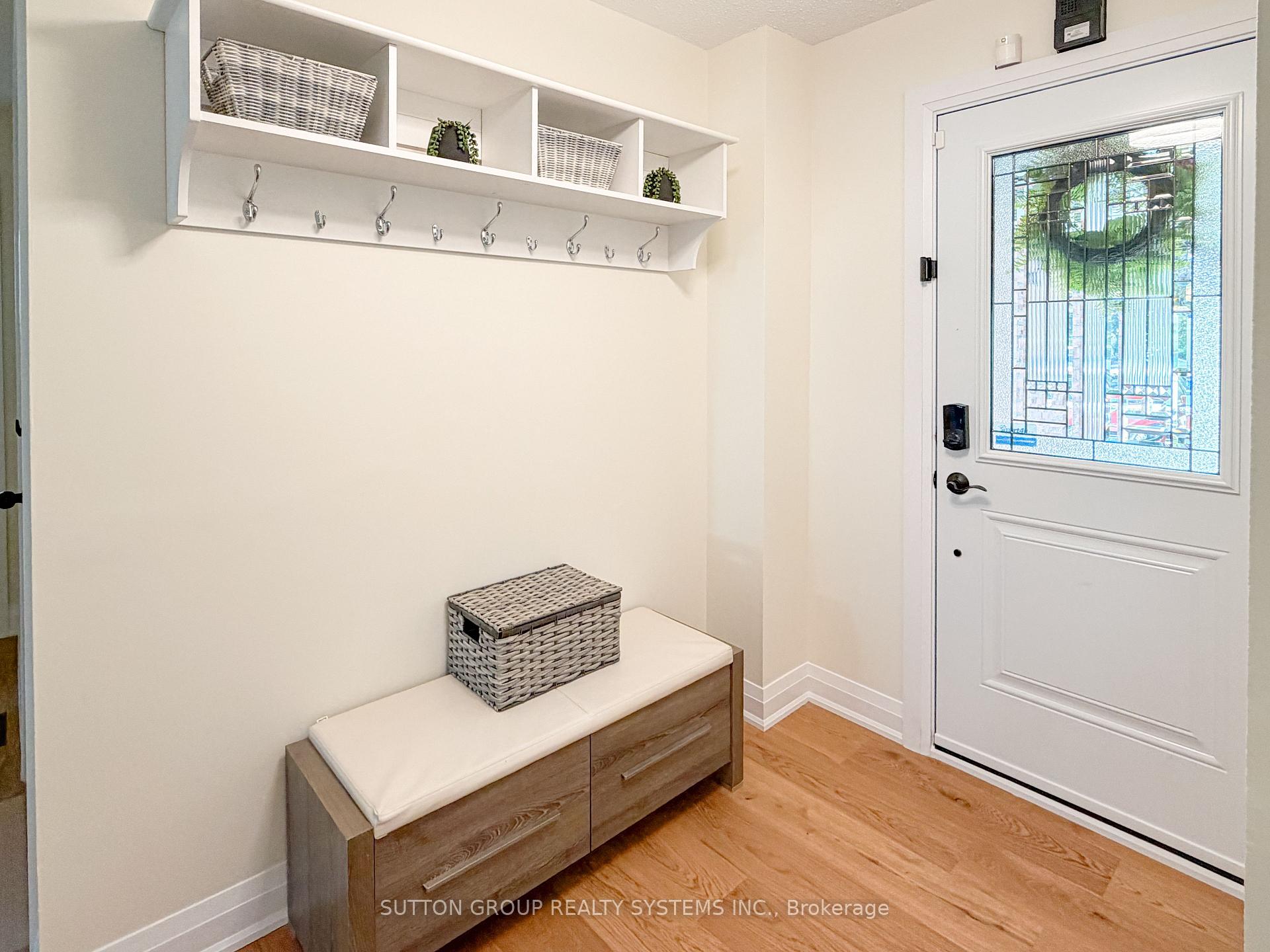 Photo 3 of 19 Parkway Place, Hamilton, Dundas — HOMEH