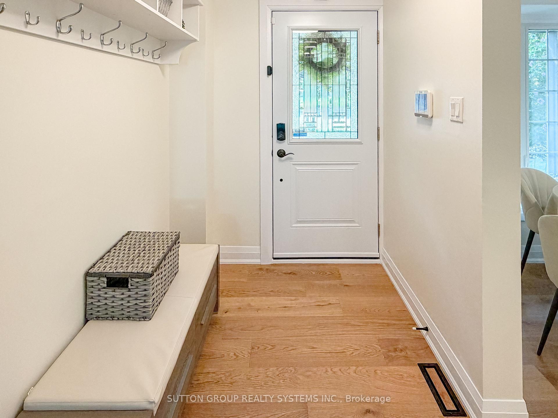 Photo 4 of 19 Parkway Place, Hamilton, Dundas — HOMEH