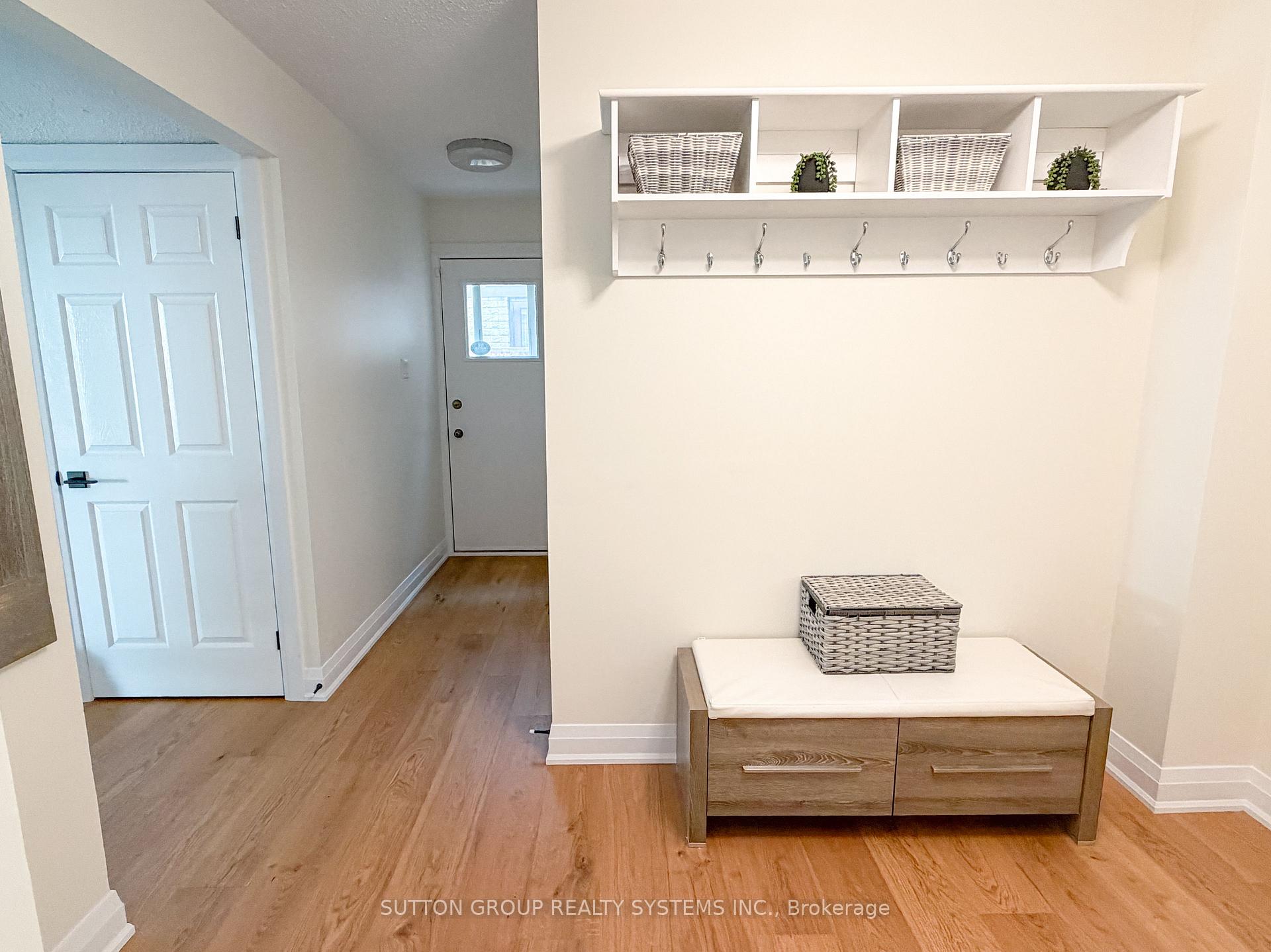 Photo 5 of 19 Parkway Place, Hamilton, Dundas — HOMEH