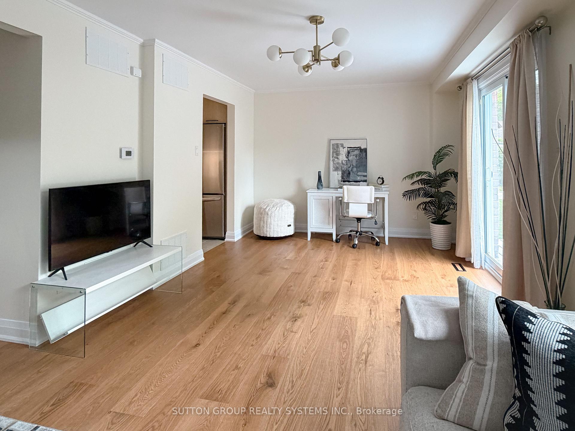 Photo 9 of 19 Parkway Place, Hamilton, Dundas — HOMEH