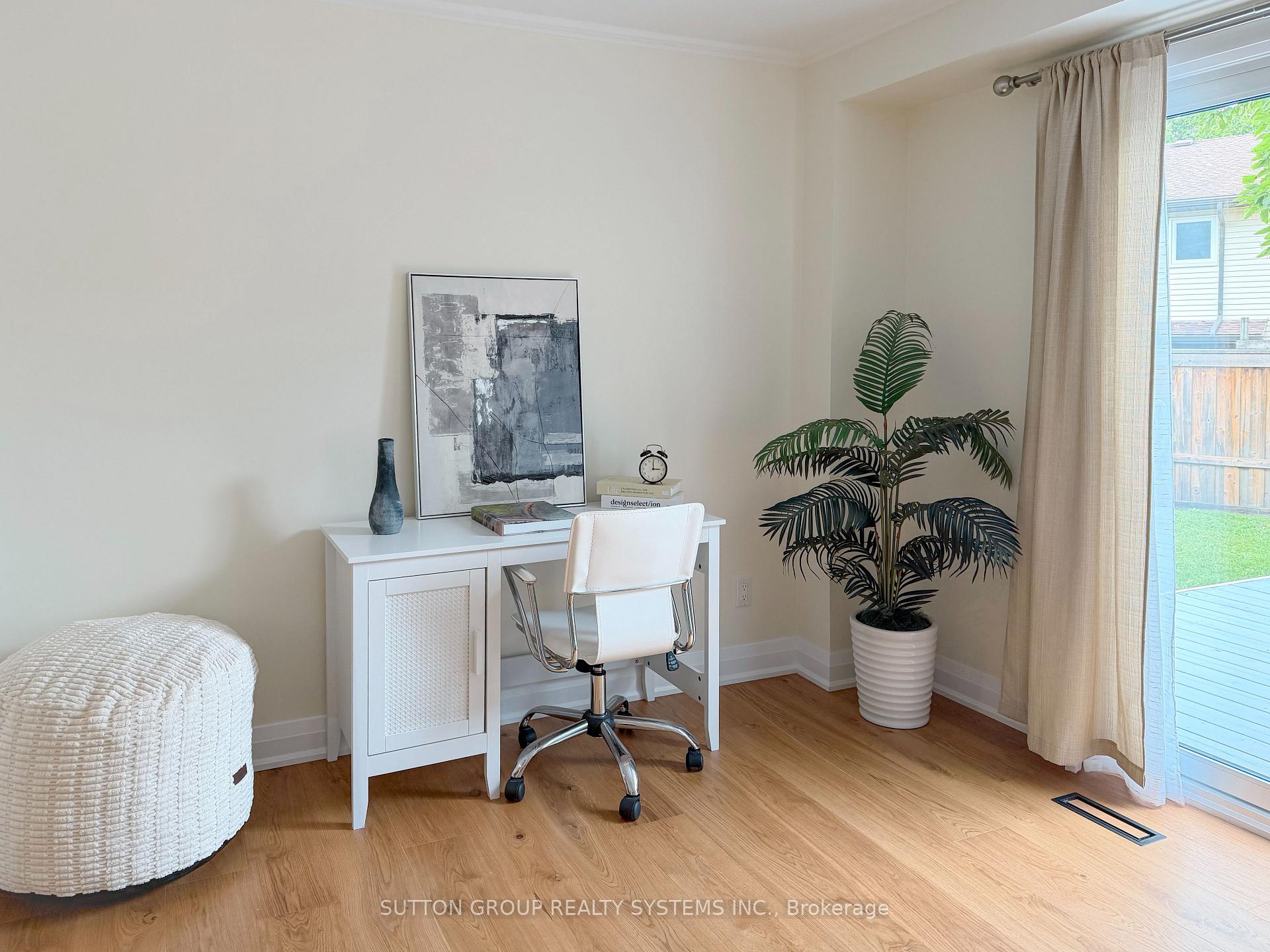 Photo 10 of 19 Parkway Place, Hamilton, Dundas — HOMEH
