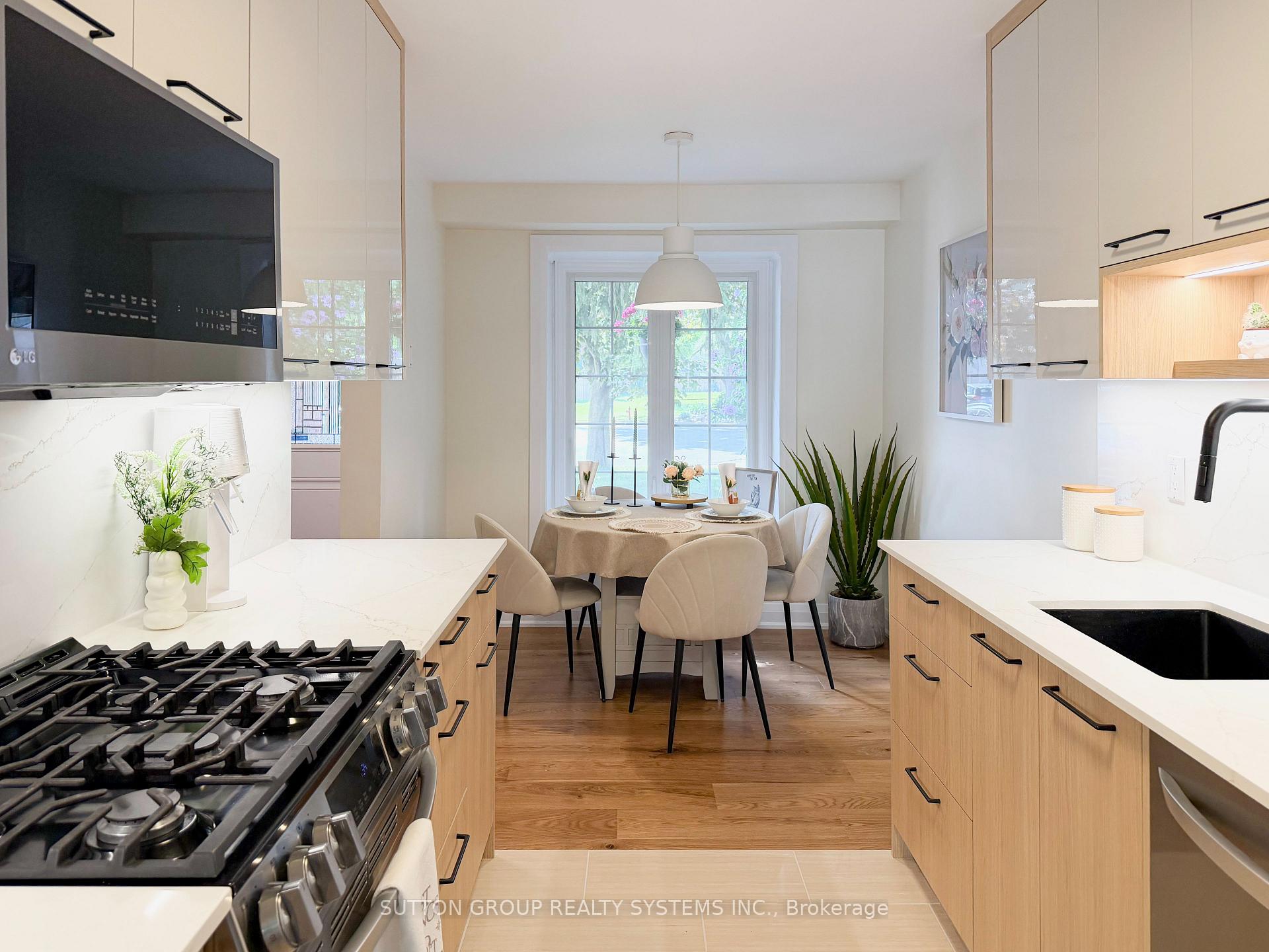 Photo 12 of 19 Parkway Place, Hamilton, Dundas — HOMEH