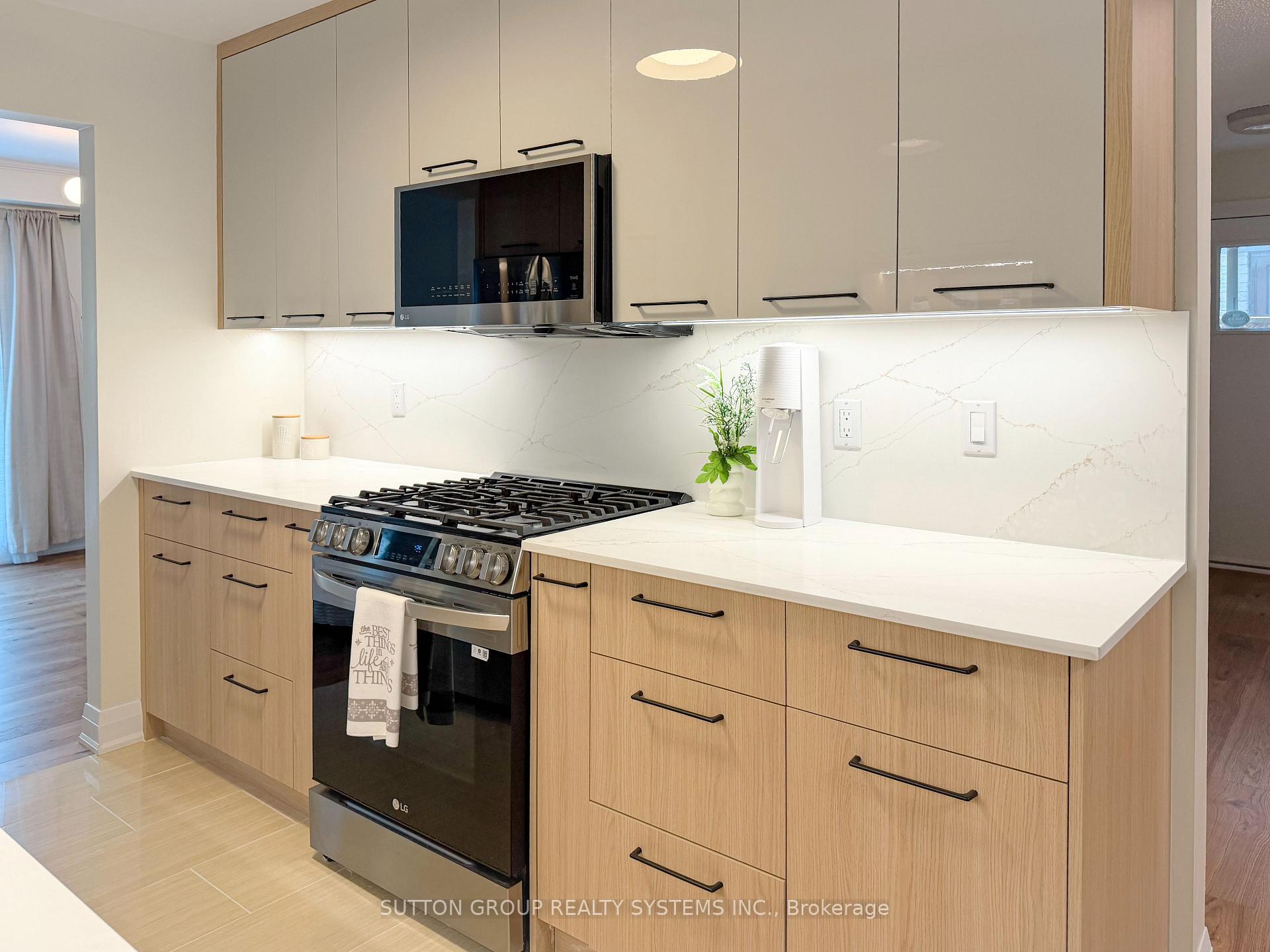 Photo 13 of 19 Parkway Place, Hamilton, Dundas — HOMEH