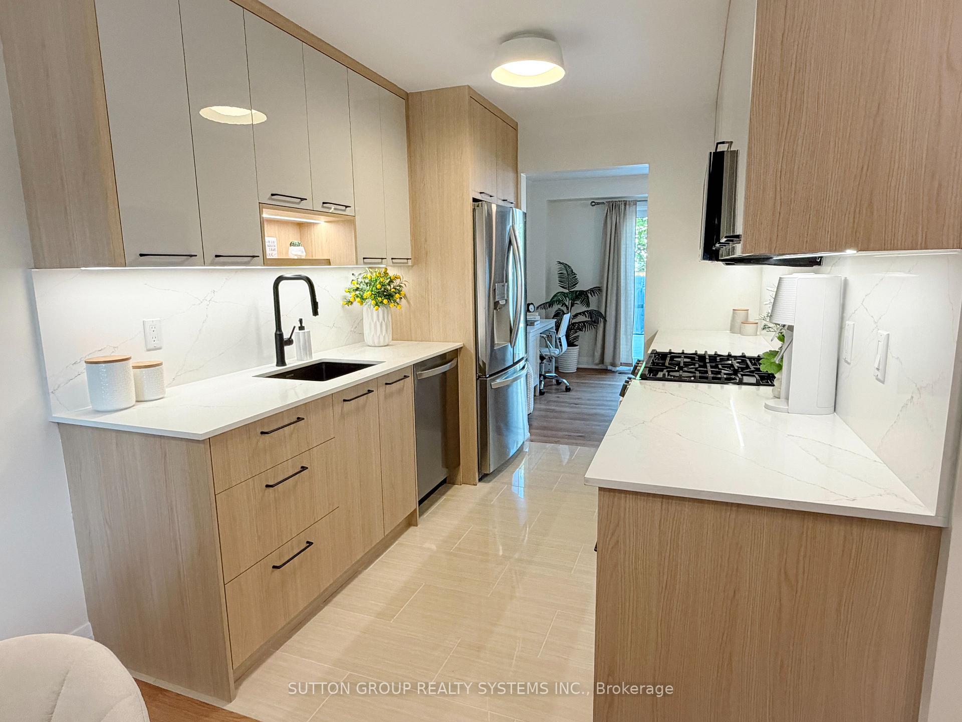 Photo 14 of 19 Parkway Place, Hamilton, Dundas — HOMEH