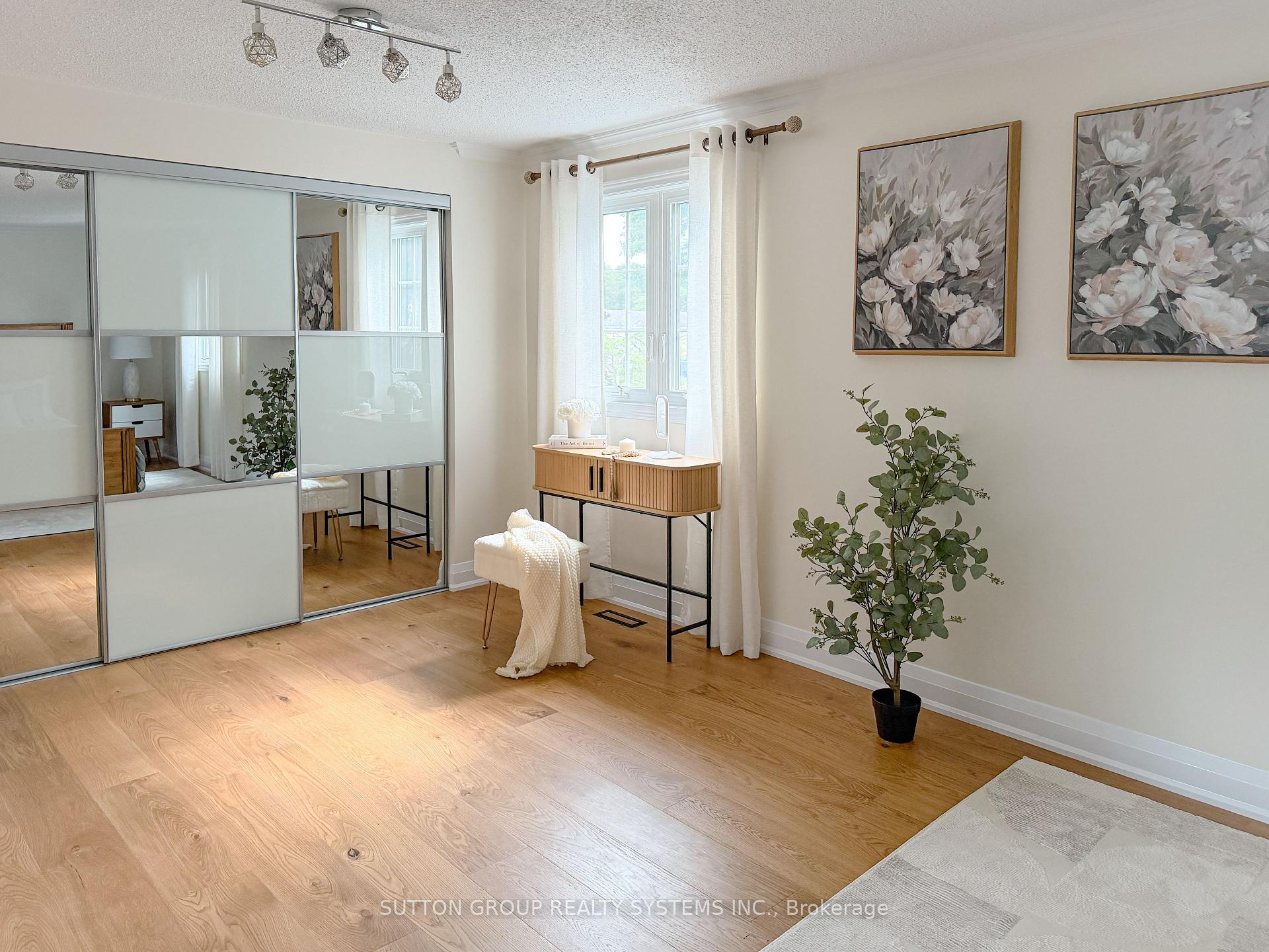 Photo 21 of 19 Parkway Place, Hamilton, Dundas — HOMEH