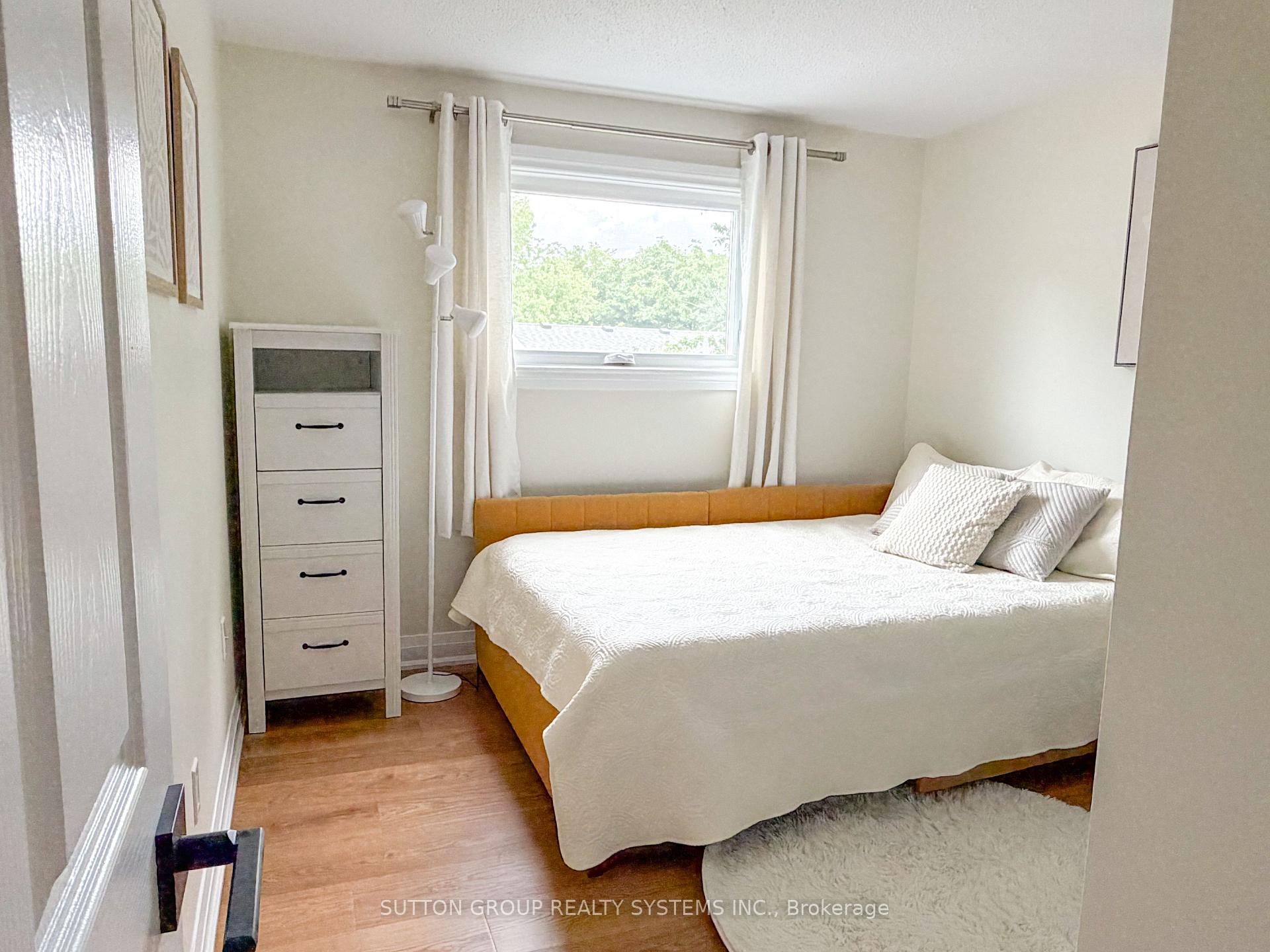 Photo 26 of 19 Parkway Place, Hamilton, Dundas — HOMEH