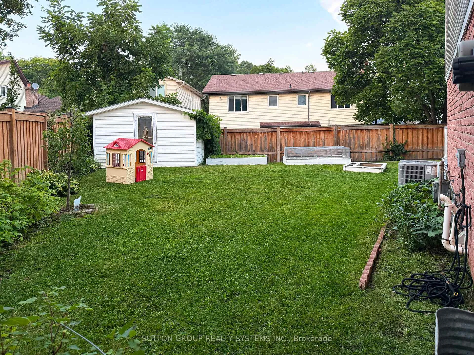 Photo 38 of 19 Parkway Place, Hamilton, Dundas — HOMEH