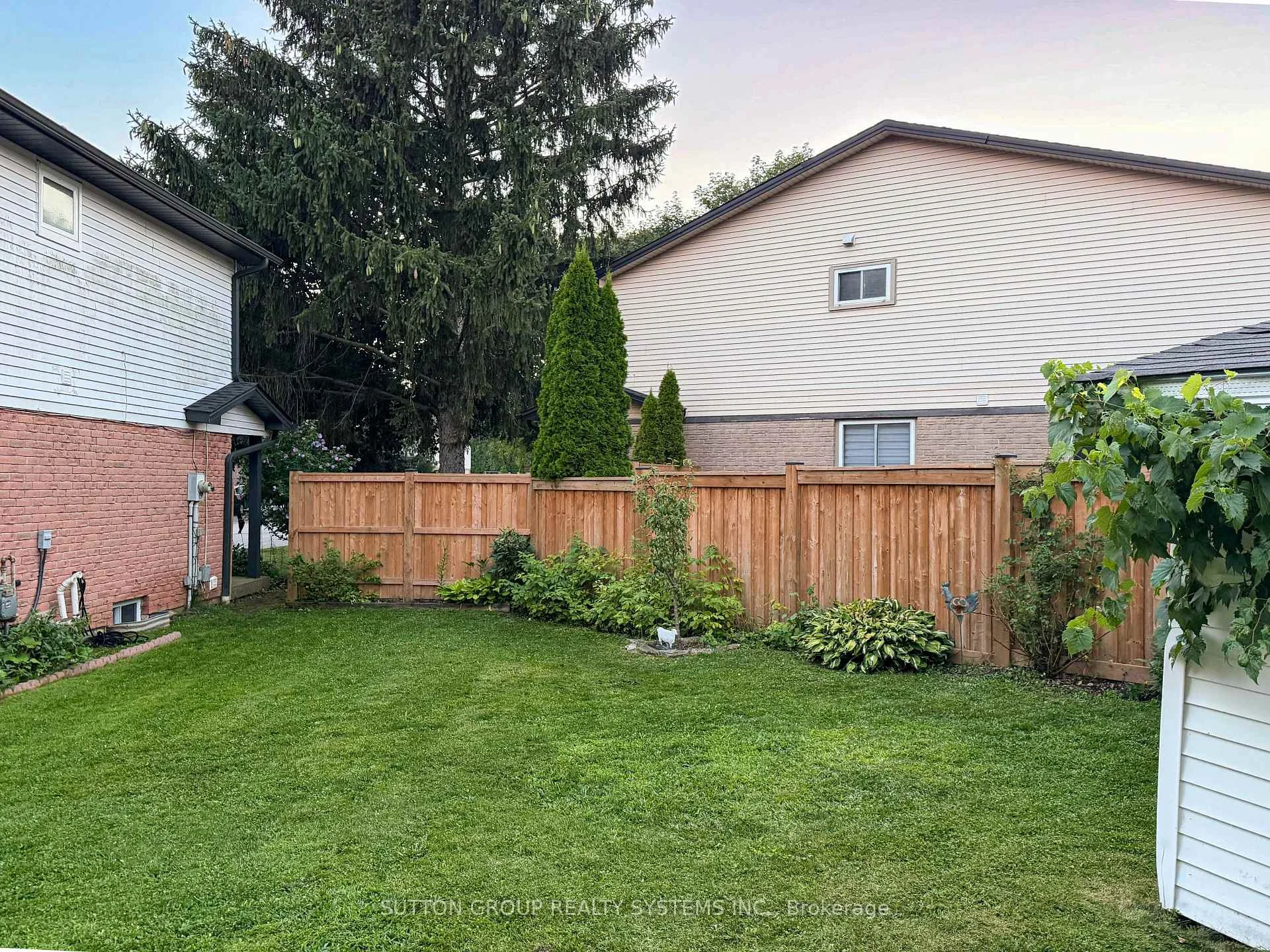 Photo 39 of 19 Parkway Place, Hamilton, Dundas — HOMEH