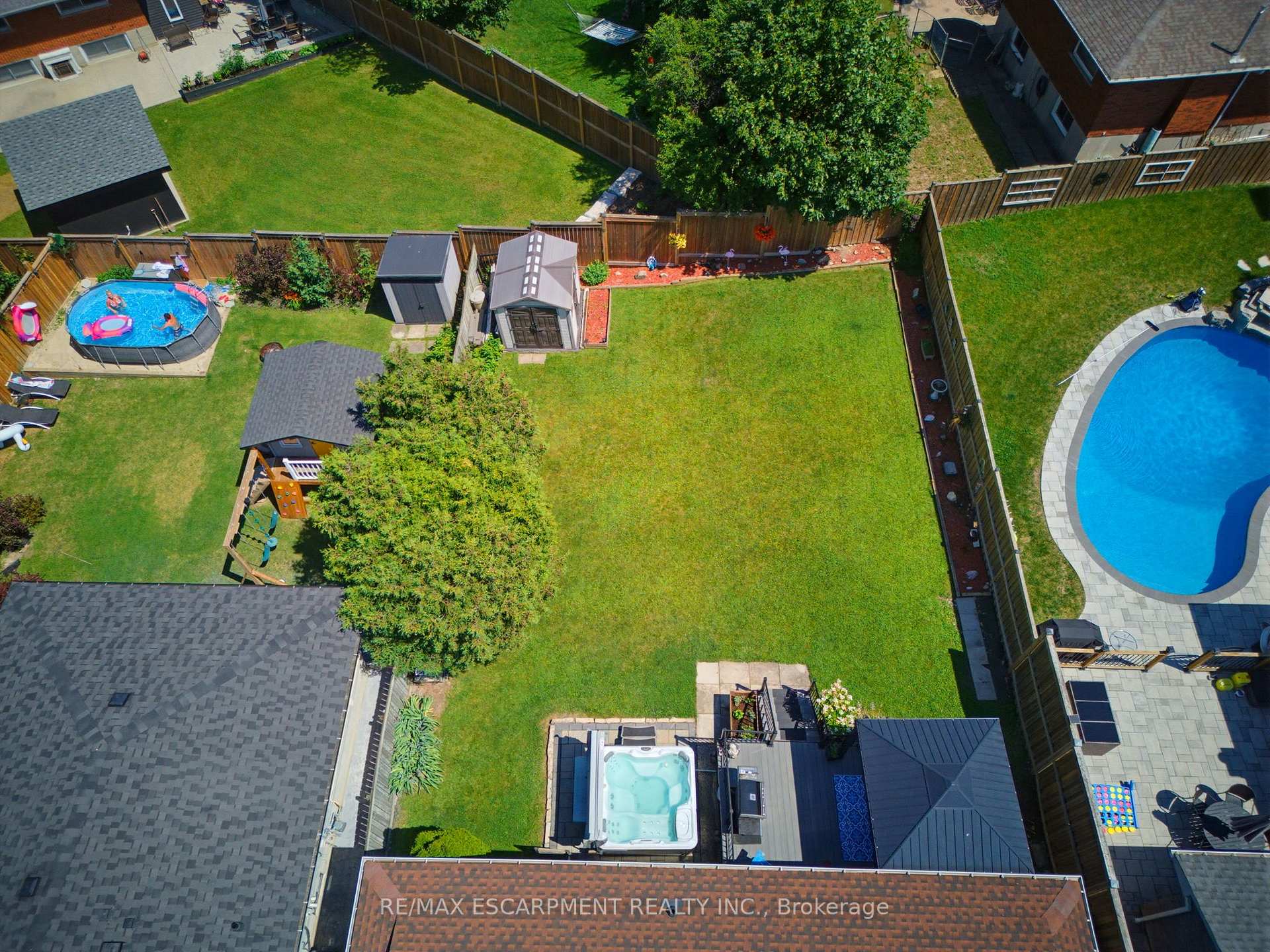 Photo 3 of 164 Hanover Place, Hamilton, Vincent — HOMEH