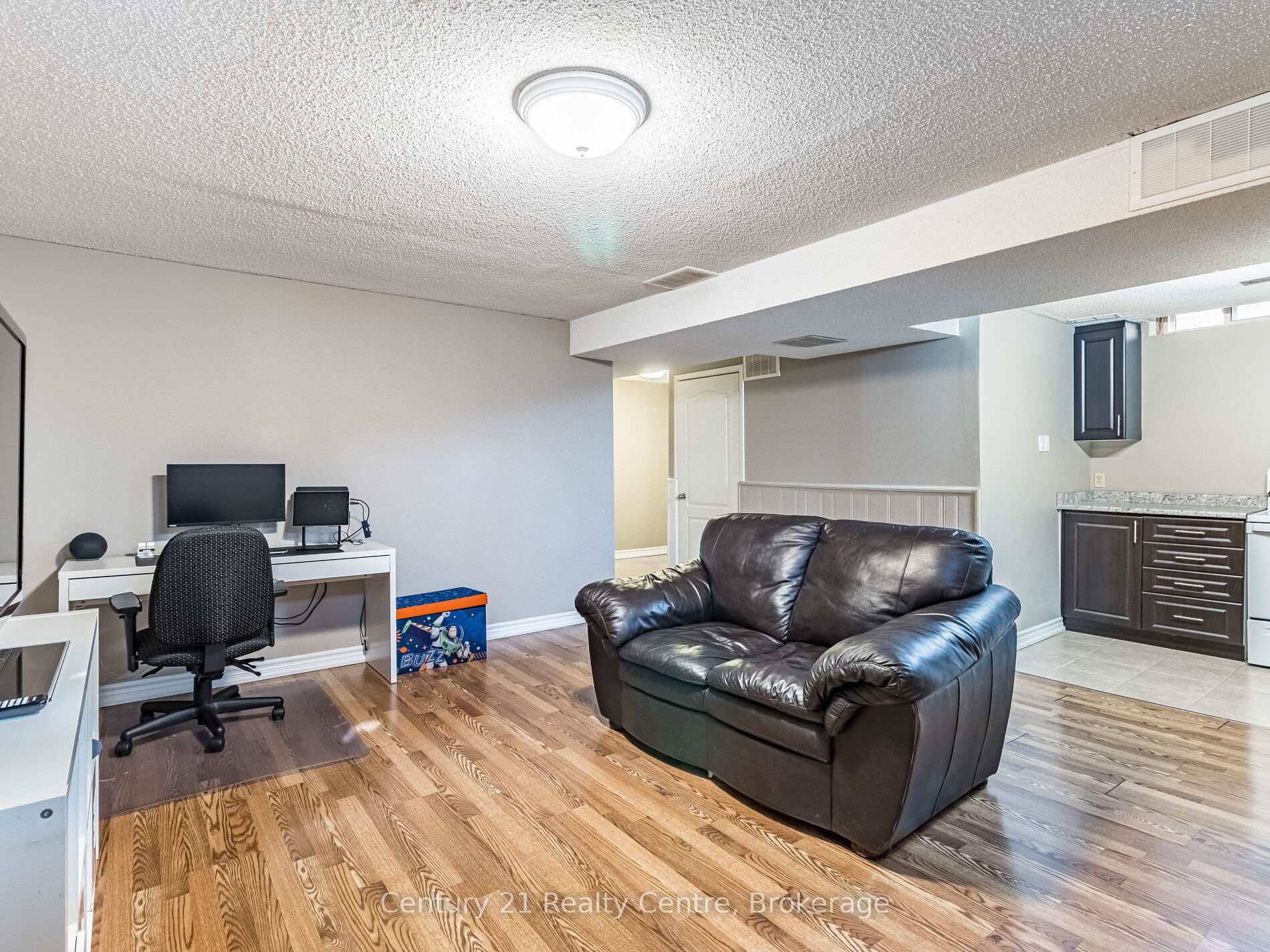 Photo 6 of Unit Basement, 34 Niagara Place, Brampton, Westgate — HOMEH