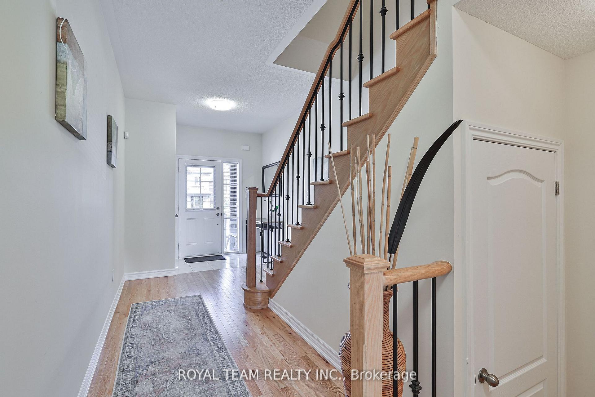 Photo 3 of 1246 Peelar Crescent, Innisfil, Lefroy — HOMEH