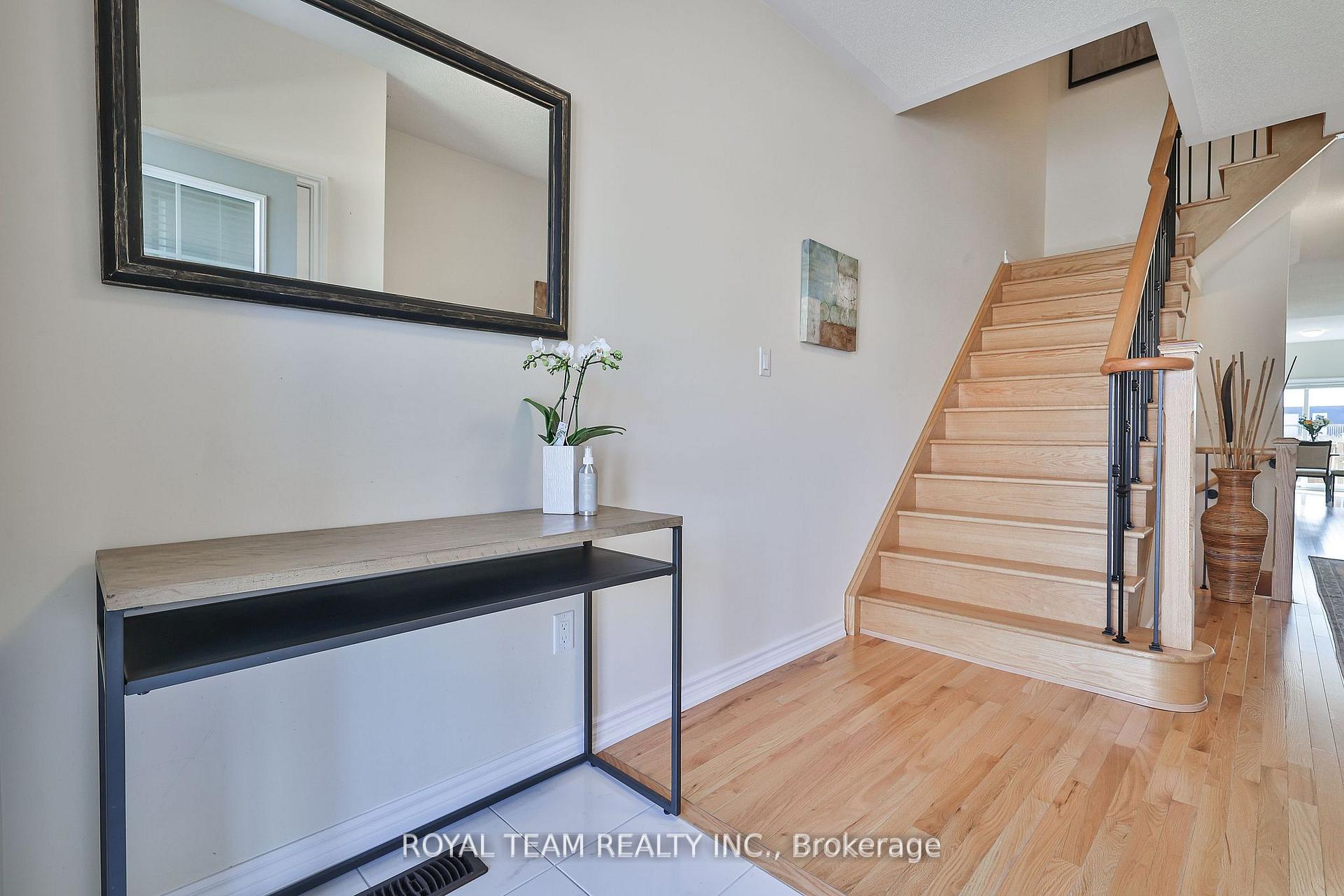 Photo 4 of 1246 Peelar Crescent, Innisfil, Lefroy — HOMEH