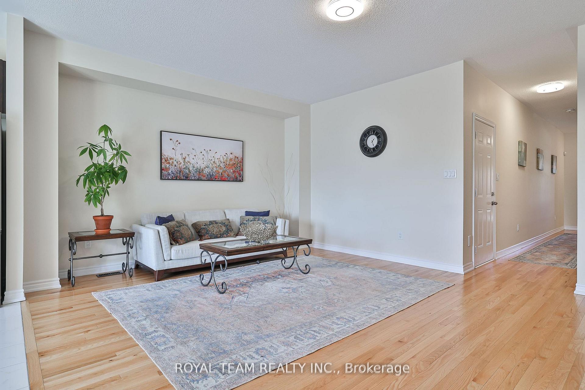 Photo 7 of 1246 Peelar Crescent, Innisfil, Lefroy — HOMEH