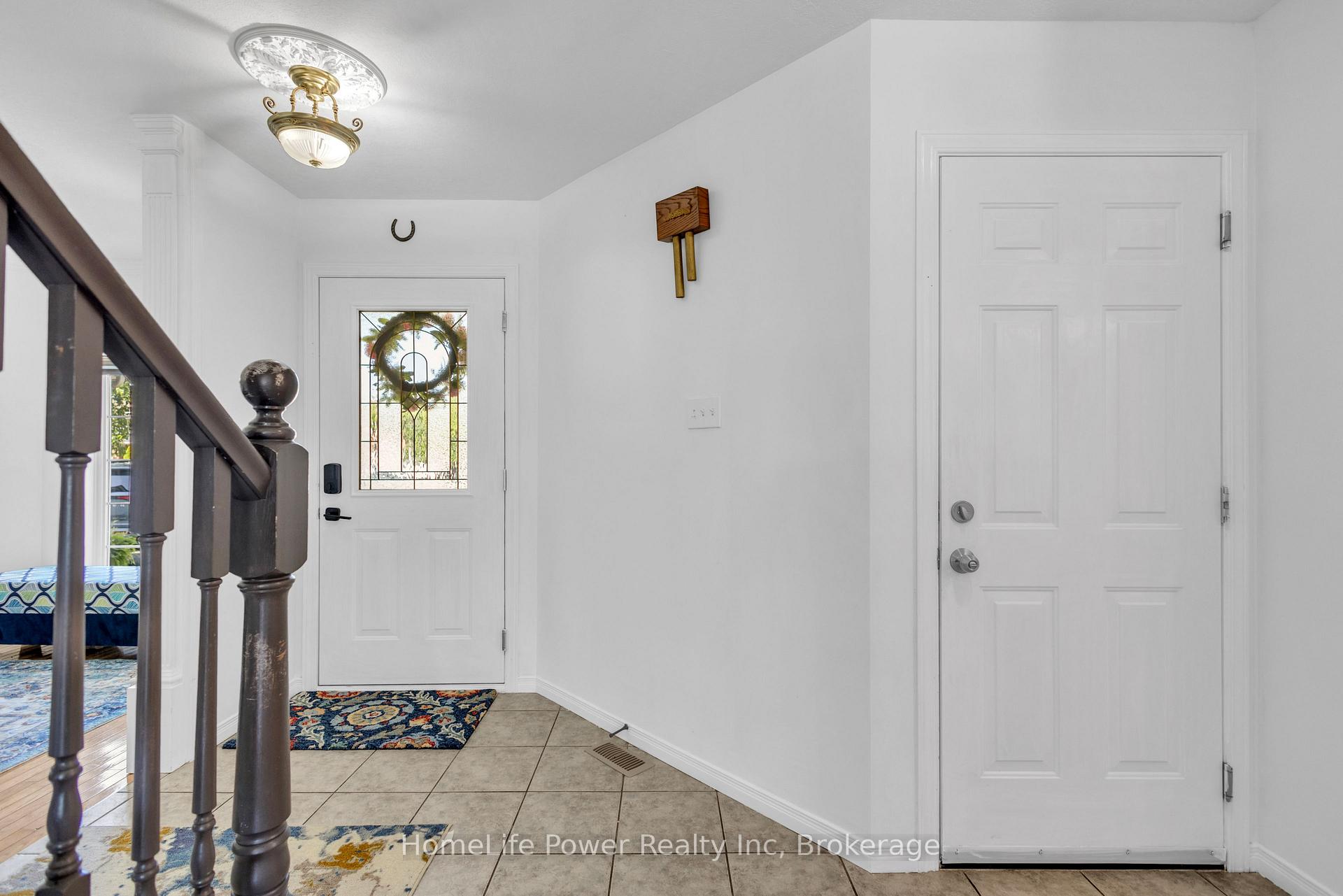 Photo 3 of 35 Borland Drive, Guelph, Clairfields/Hanlon Business Park — HOMEH