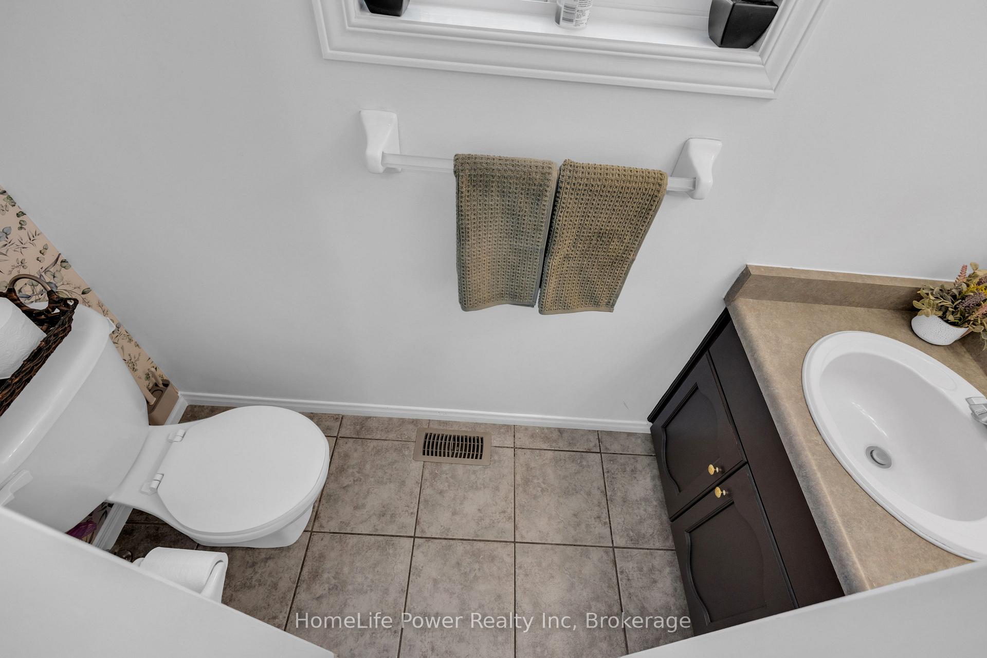 Photo 8 of 35 Borland Drive, Guelph, Clairfields/Hanlon Business Park — HOMEH